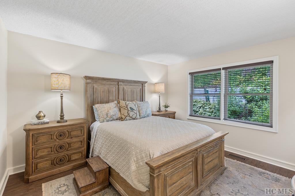 80 Ridge Lake Circle