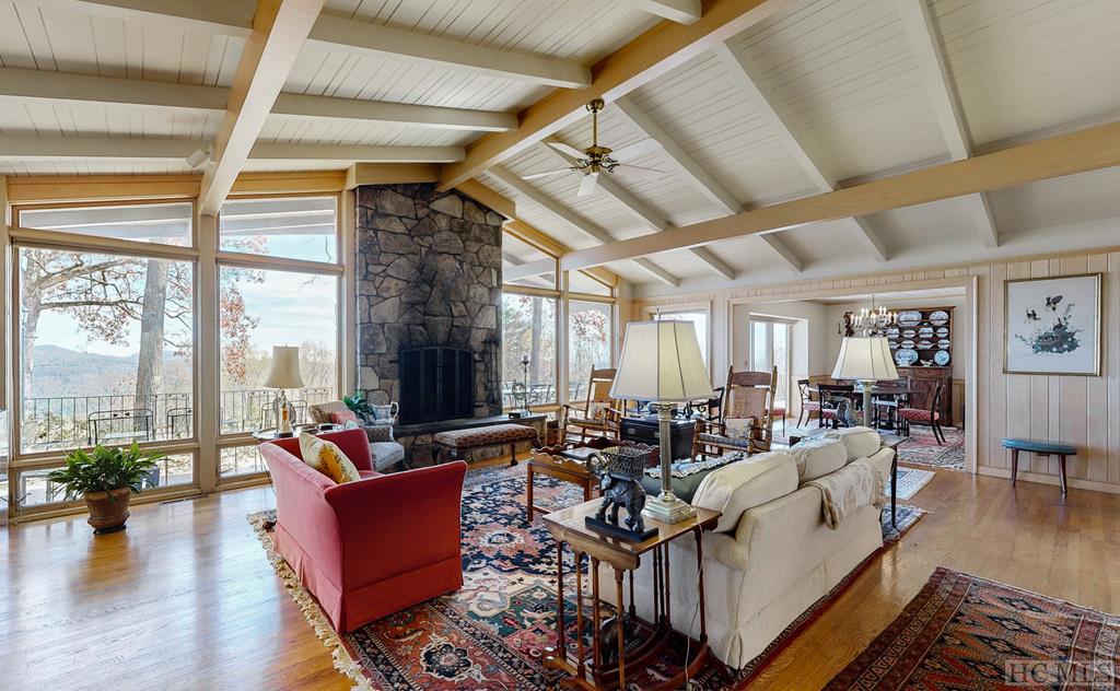 611 Queen Mountain Road