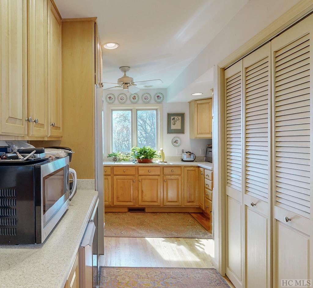 611 Queen Mountain Road