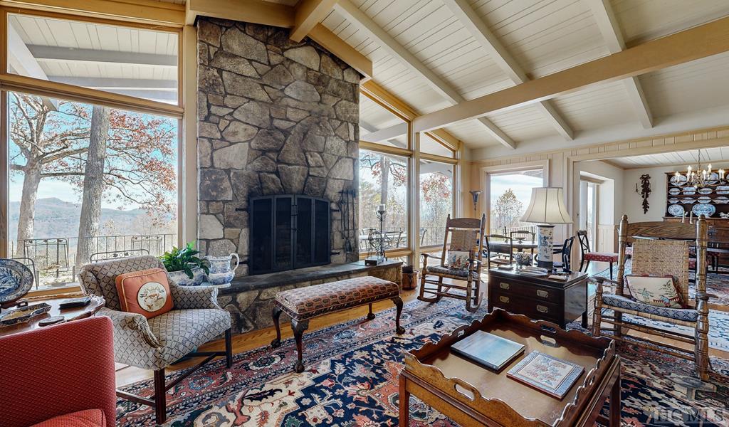 611 Queen Mountain Road