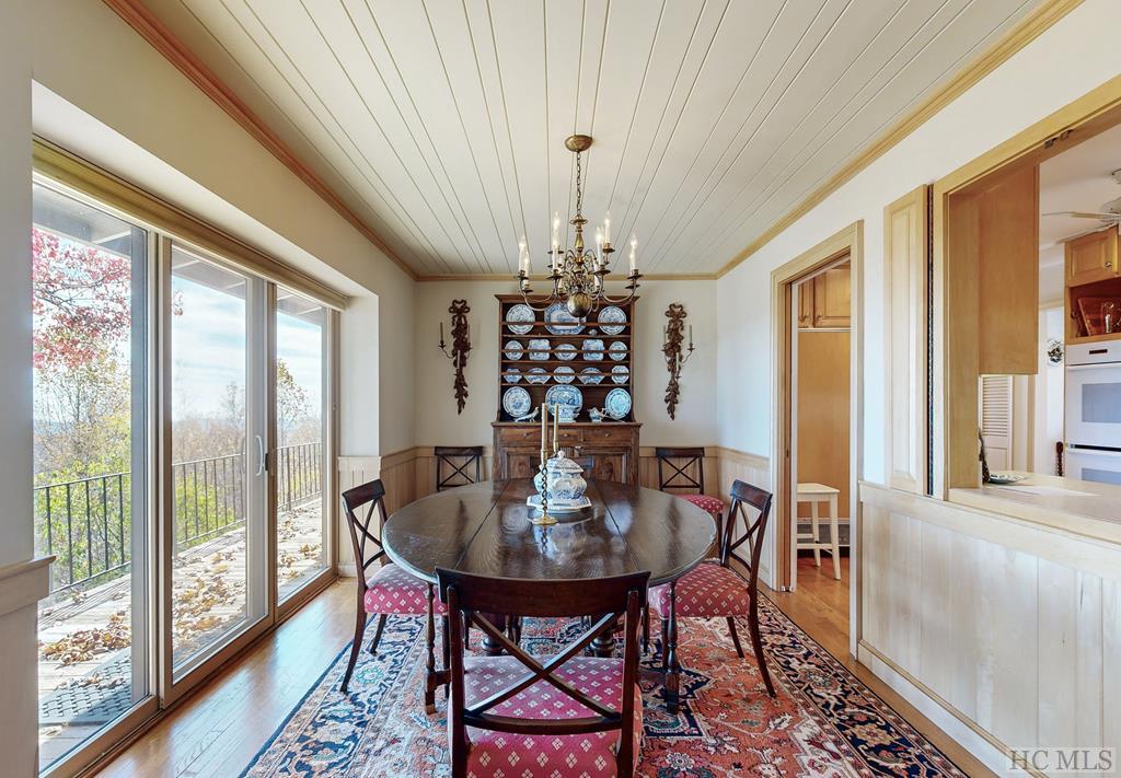 611 Queen Mountain Road