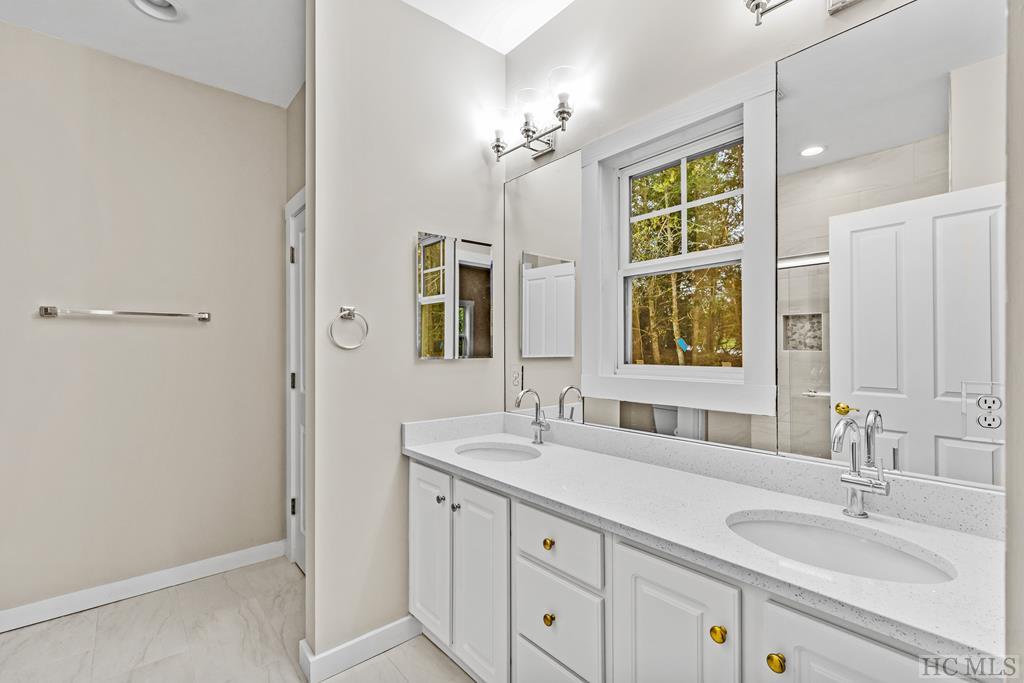 31 Chestnut Hill Rd.