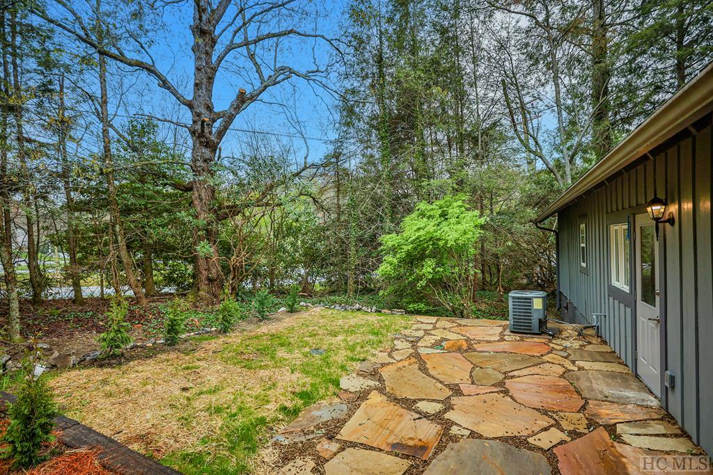 31 Chestnut Hill Rd.