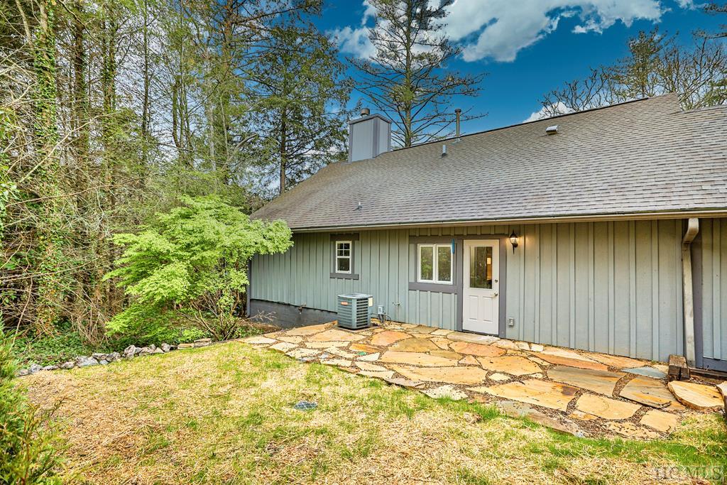 31 Chestnut Hill Rd.