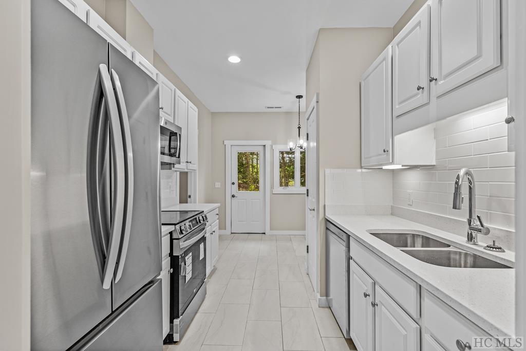 31 Chestnut Hill Rd.