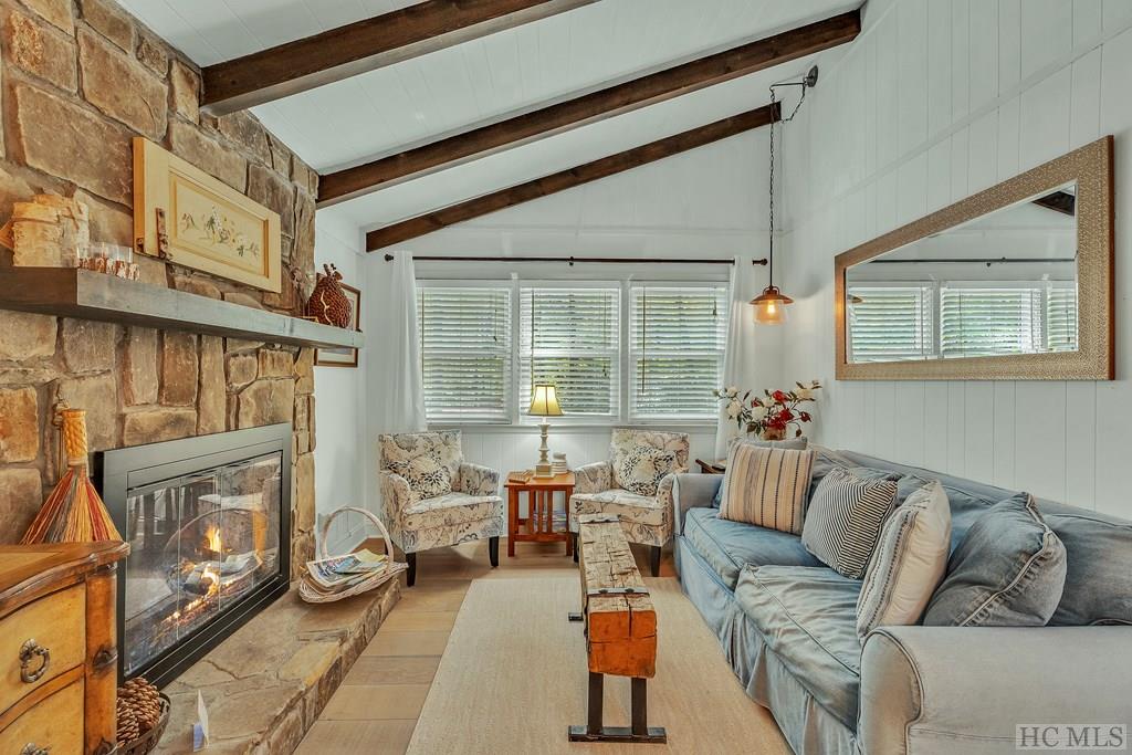 80 East Wingina Place