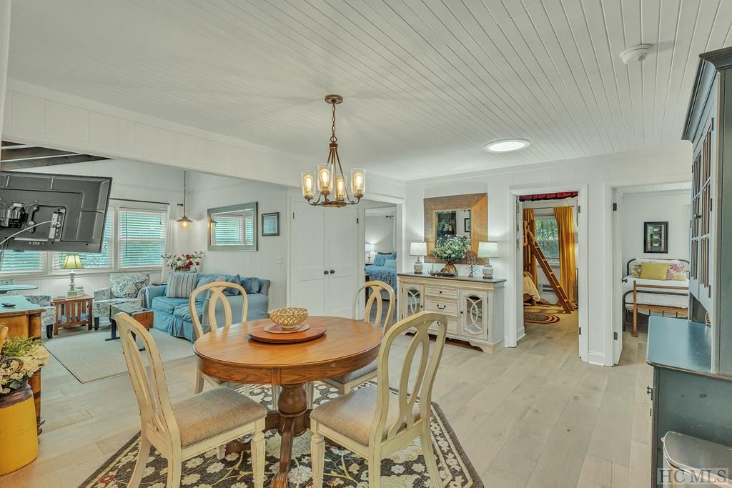 80 East Wingina Place