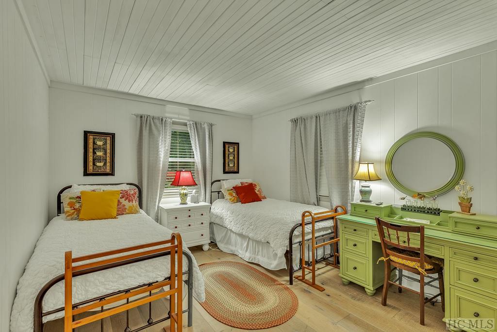 80 East Wingina Place