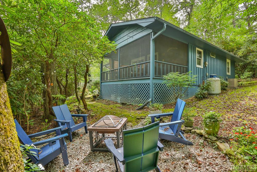 80 East Wingina Place