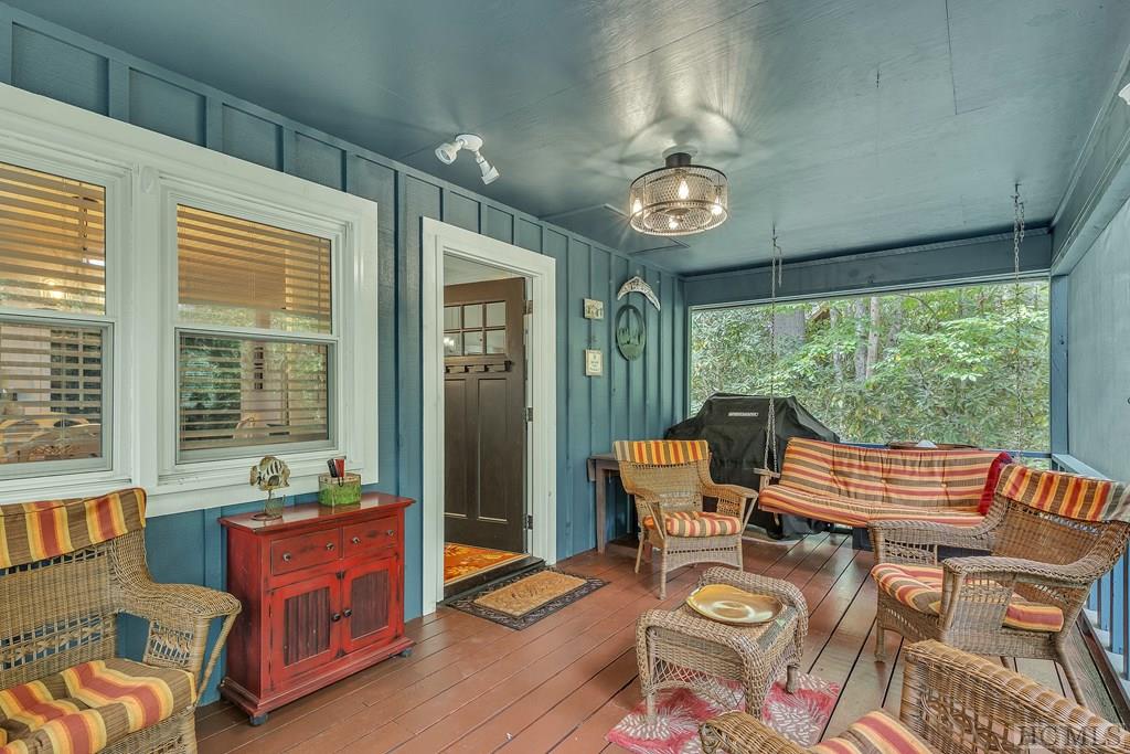 80 East Wingina Place