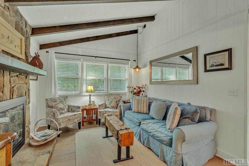 80 East Wingina Place