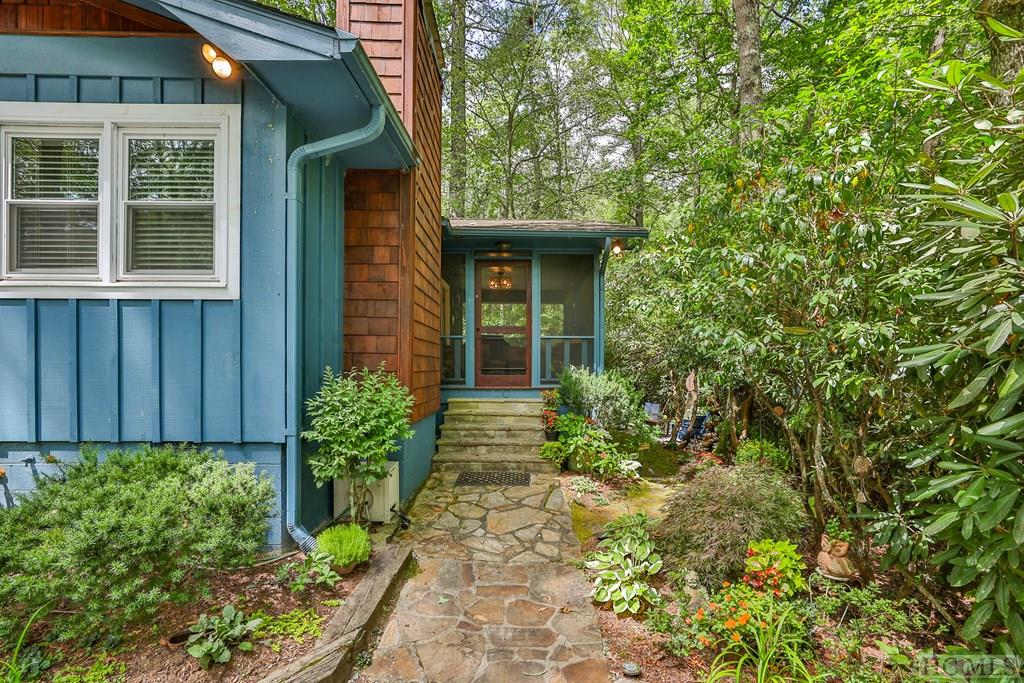 80 East Wingina Place