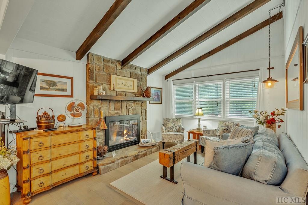 80 East Wingina Place