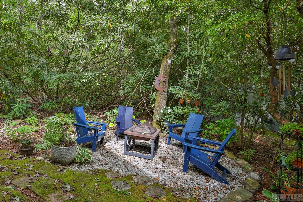 80 East Wingina Place