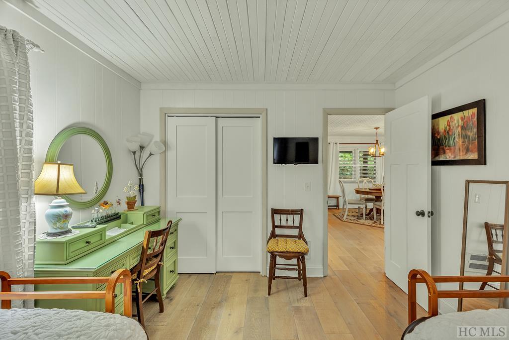 80 East Wingina Place