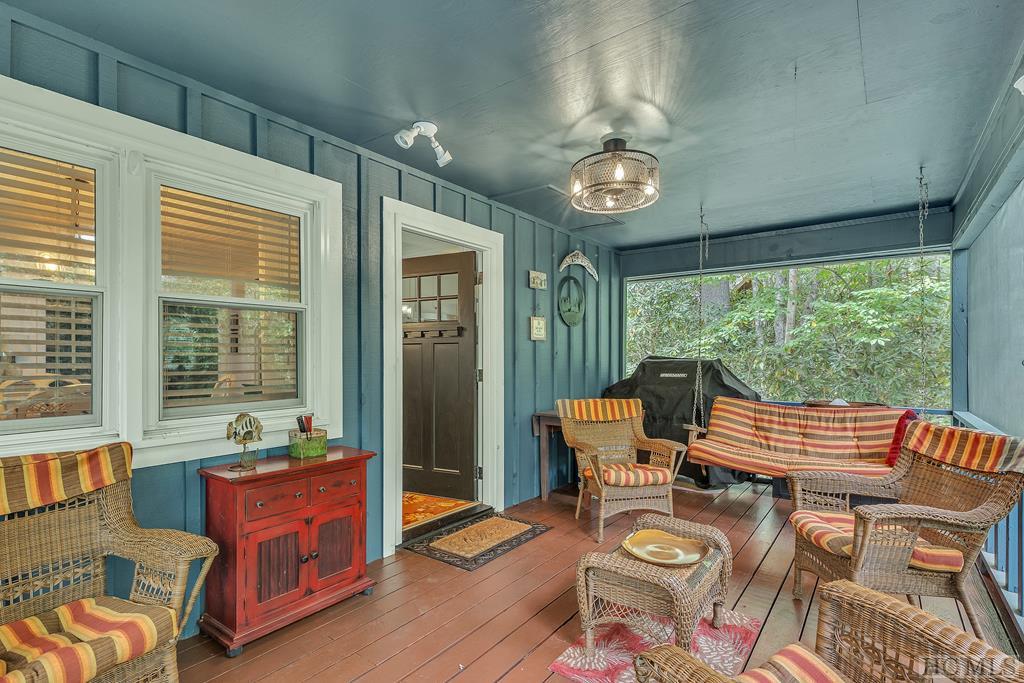 80 East Wingina Place