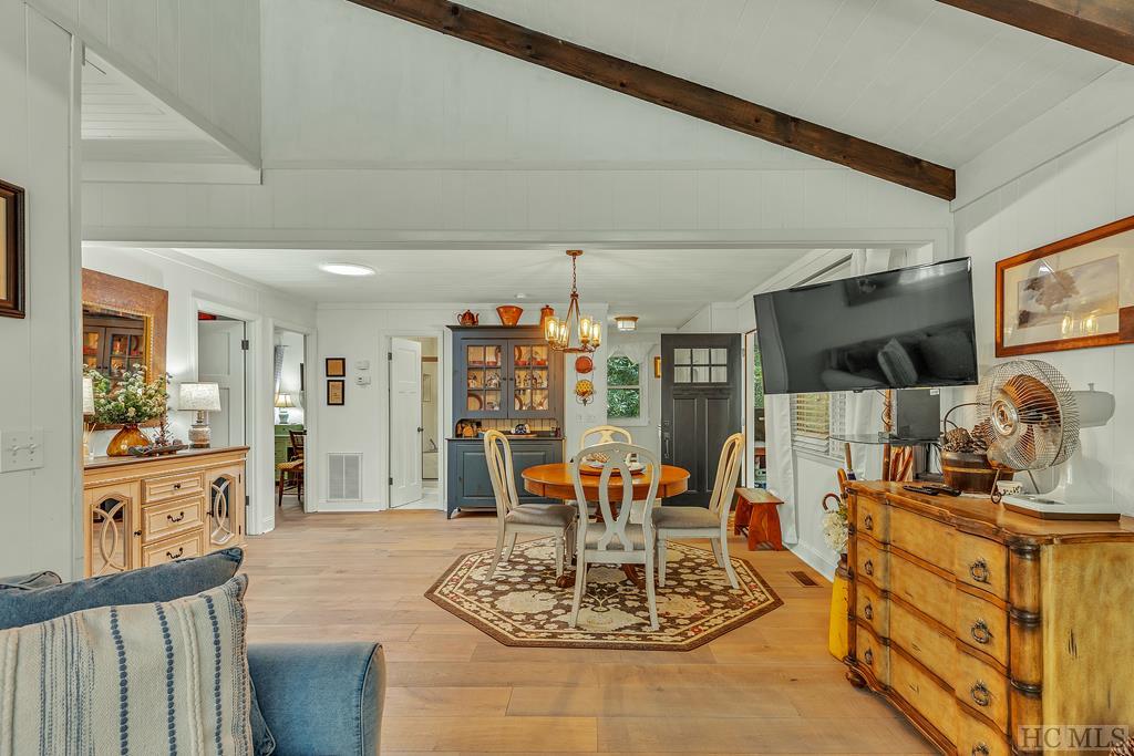 80 East Wingina Place