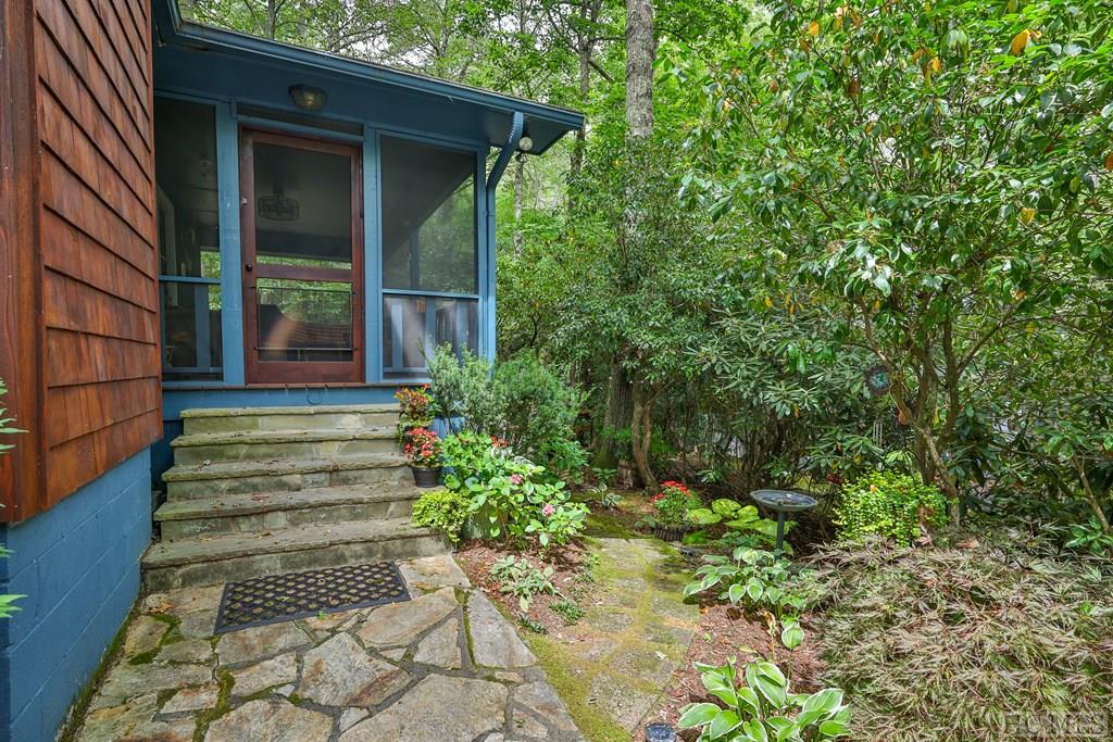 80 East Wingina Place