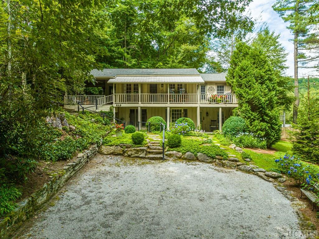 25 Martha's Lane