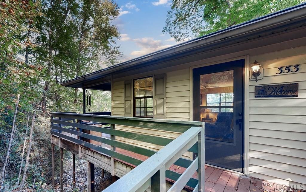 353 Vistawilla Drive