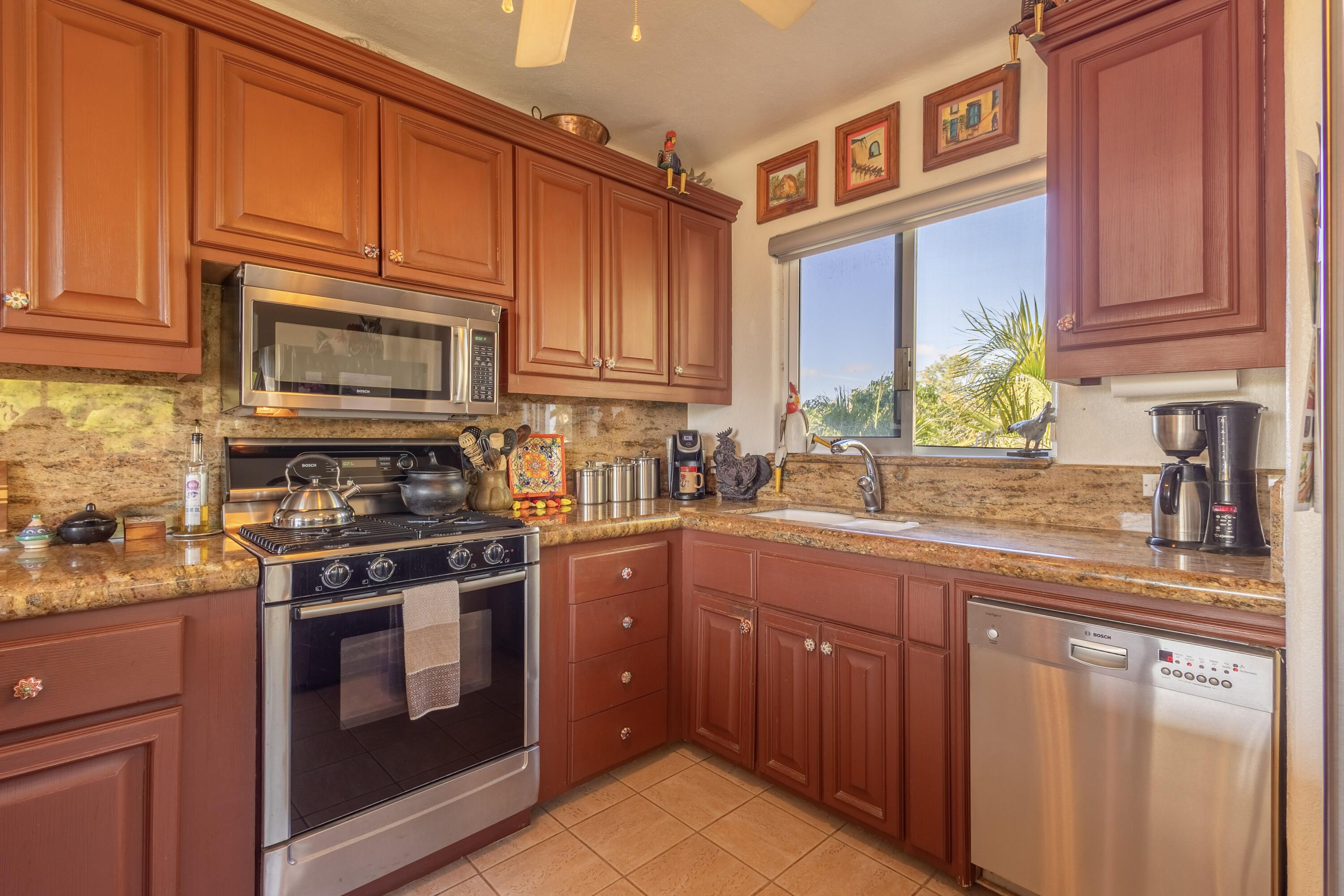 49K Santa Carmela, Casa Caniche