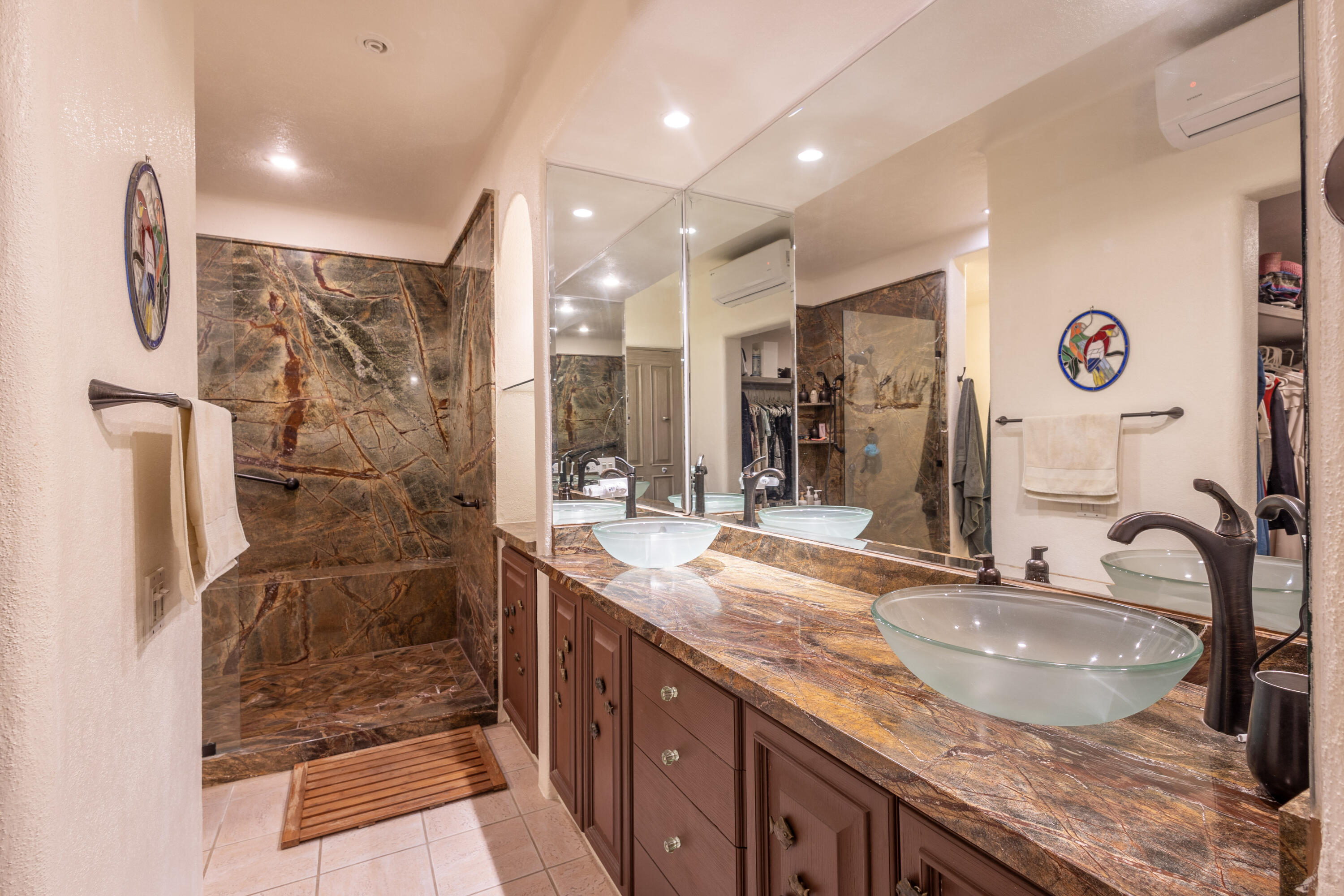 49K Santa Carmela, Casa Caniche