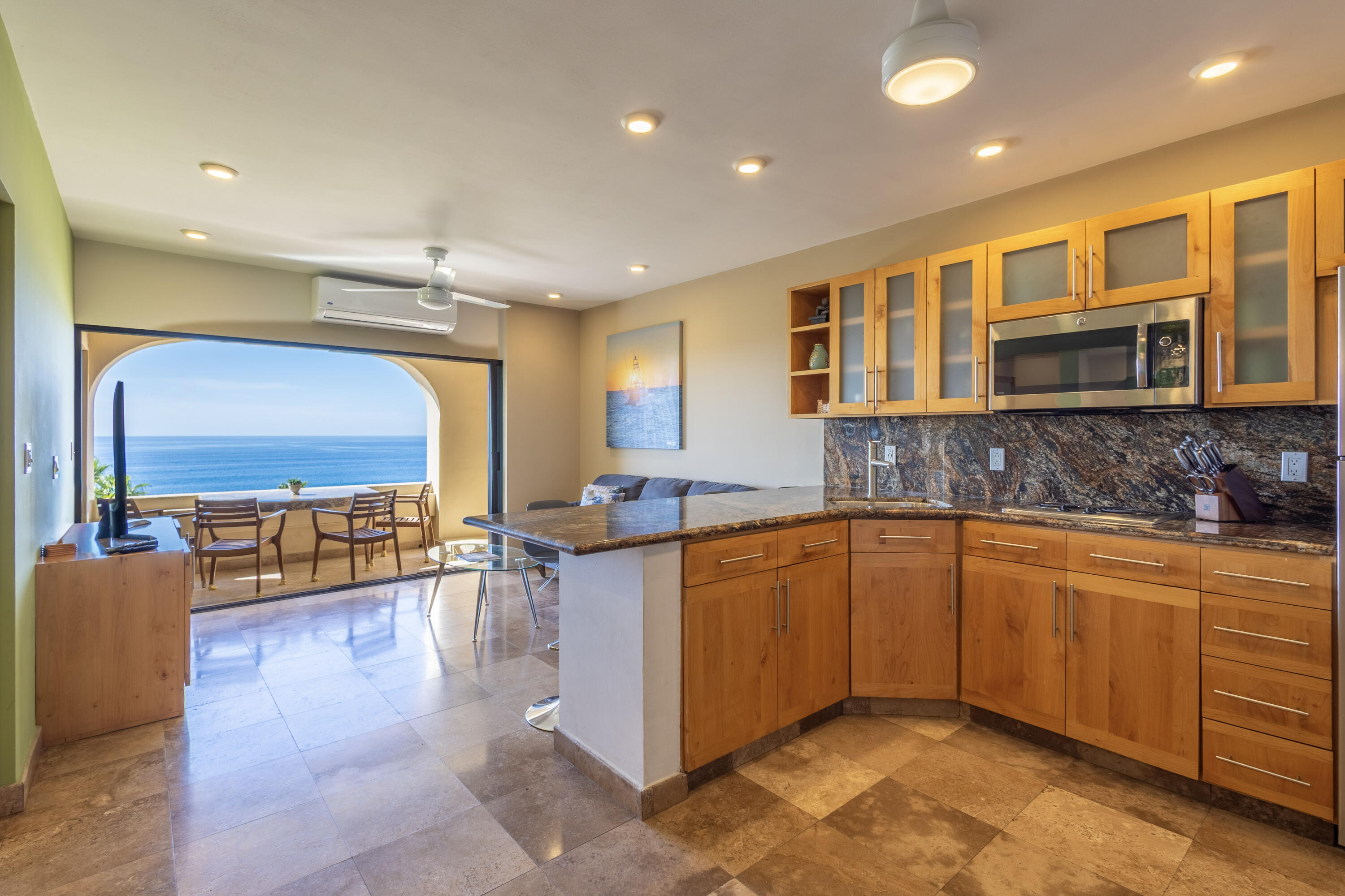 Plaza Calafia, Cabo Corridor