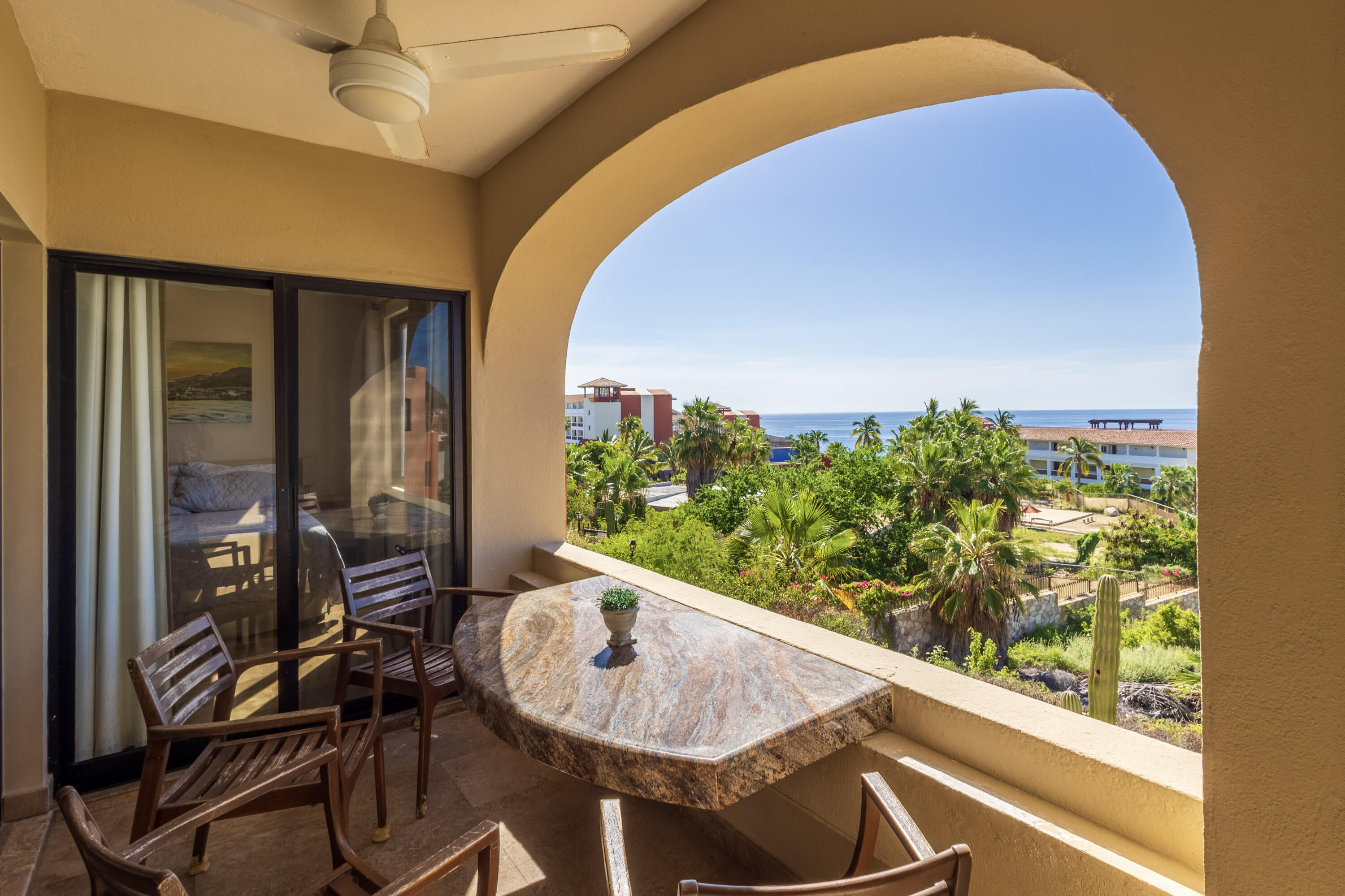 Plaza Calafia, Cabo Corridor