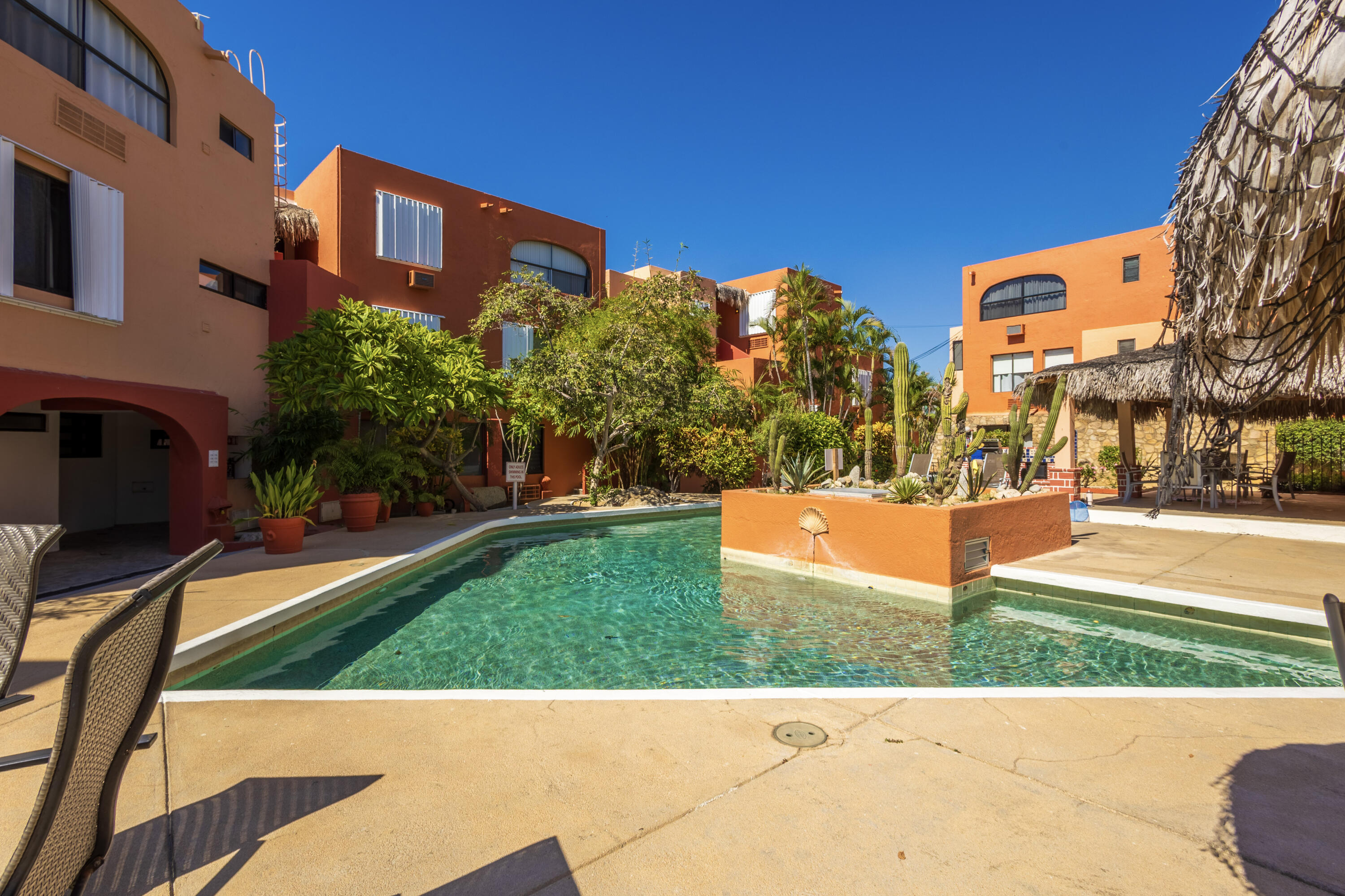 Plaza Calafia, Cabo Corridor