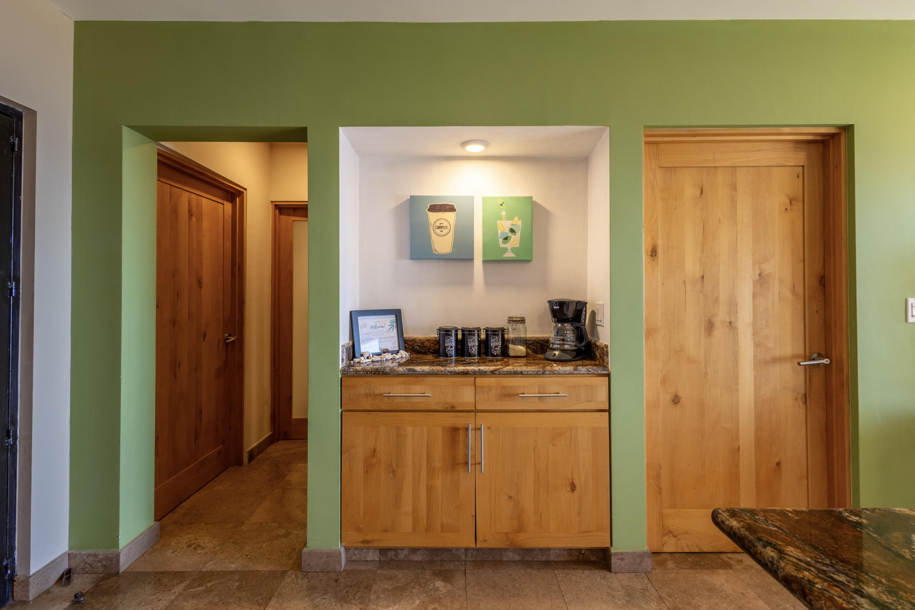 Plaza Calafia, Cabo Corridor