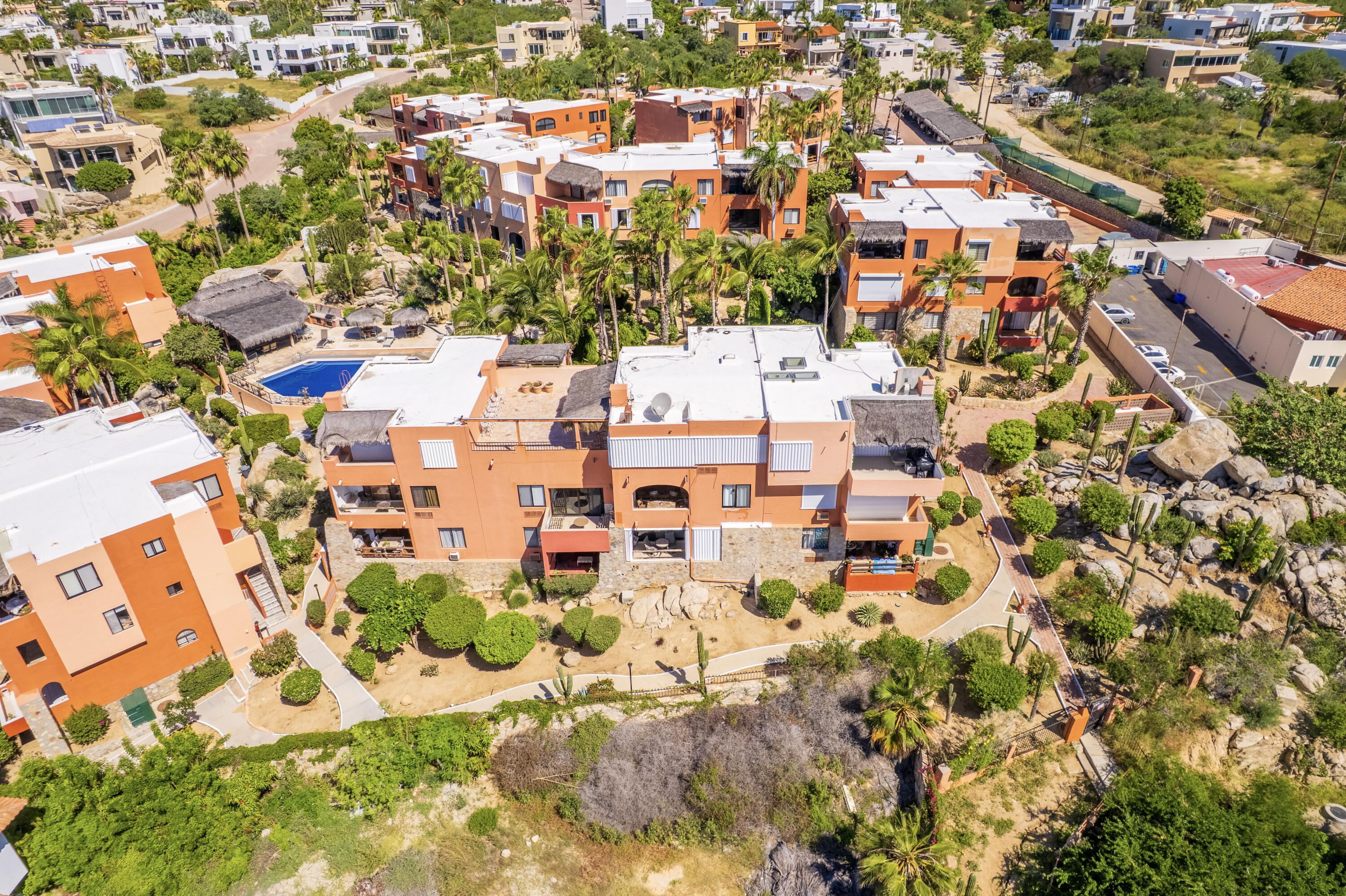 Plaza Calafia, Cabo Corridor