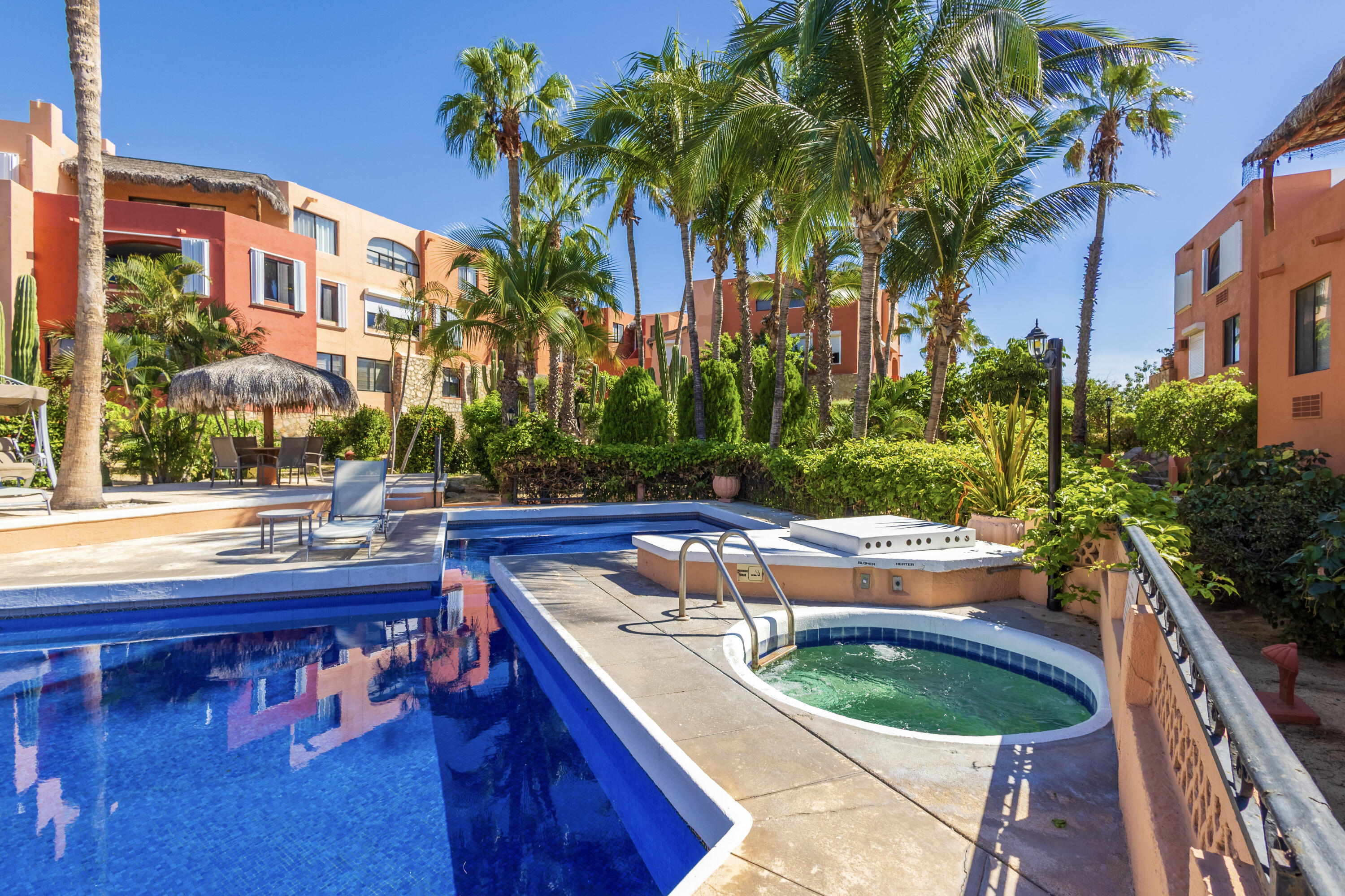 Plaza Calafia, Cabo Corridor