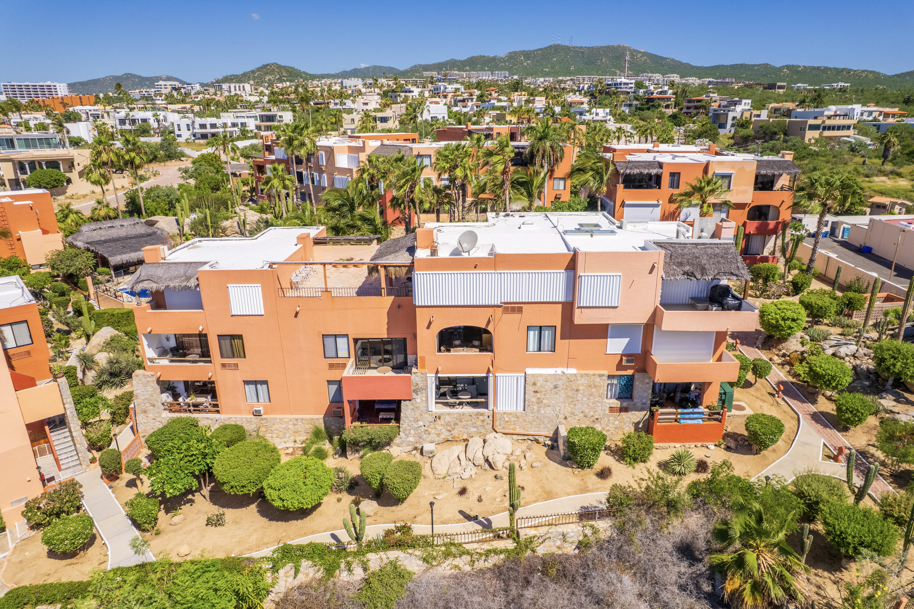 Plaza Calafia, Cabo Corridor