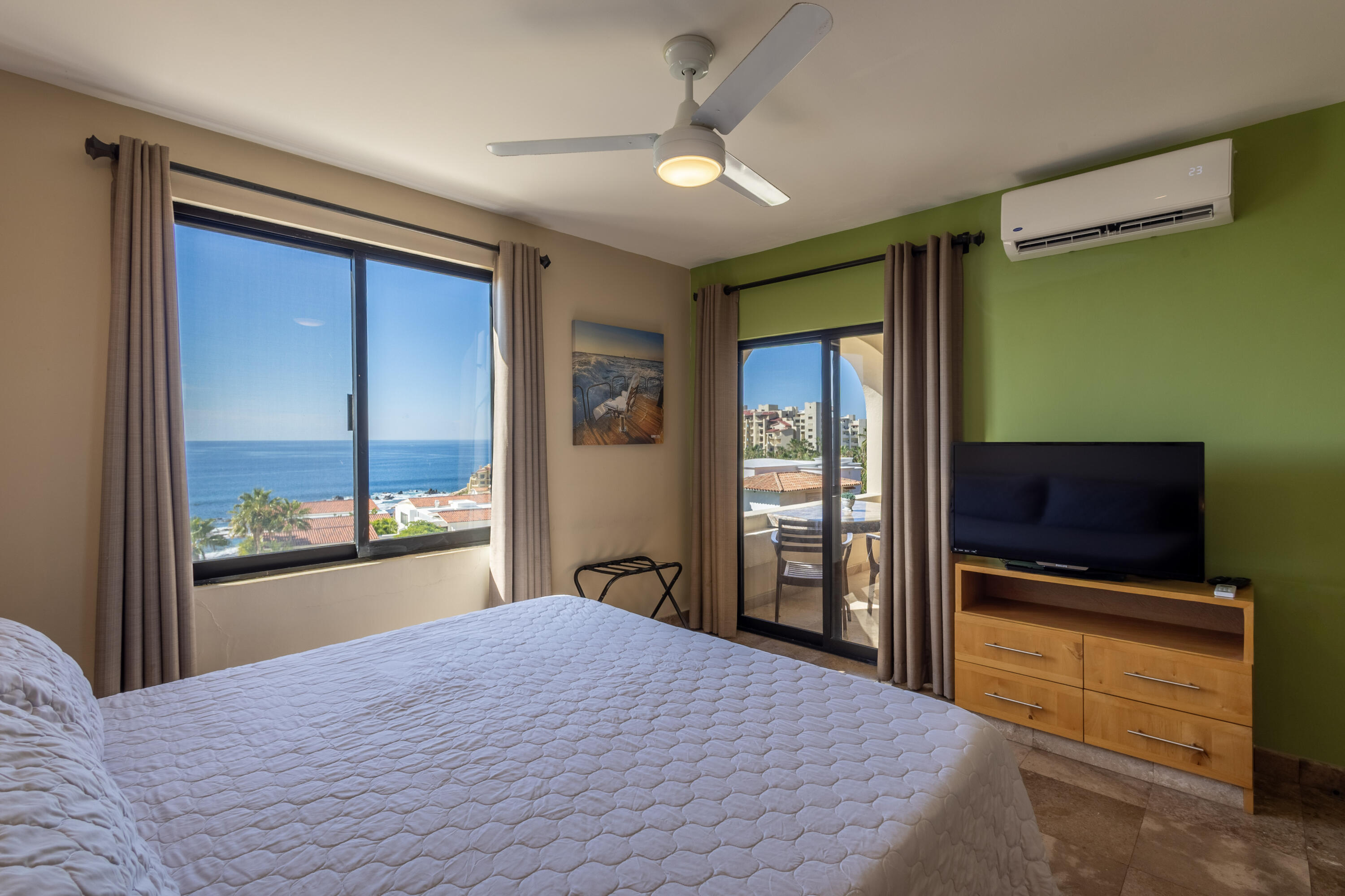 Plaza Calafia, Cabo Corridor