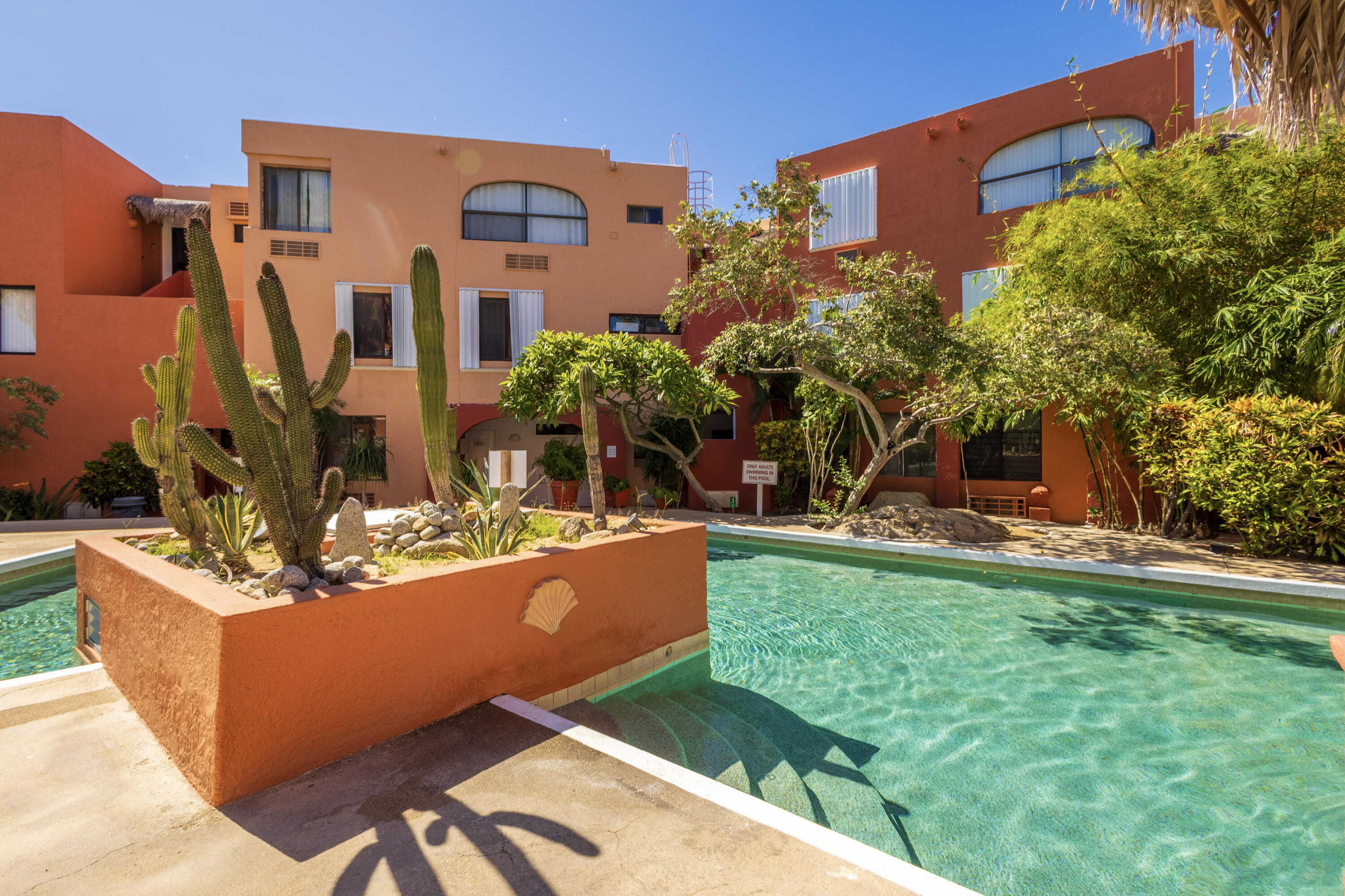 Plaza Calafia, Cabo Corridor