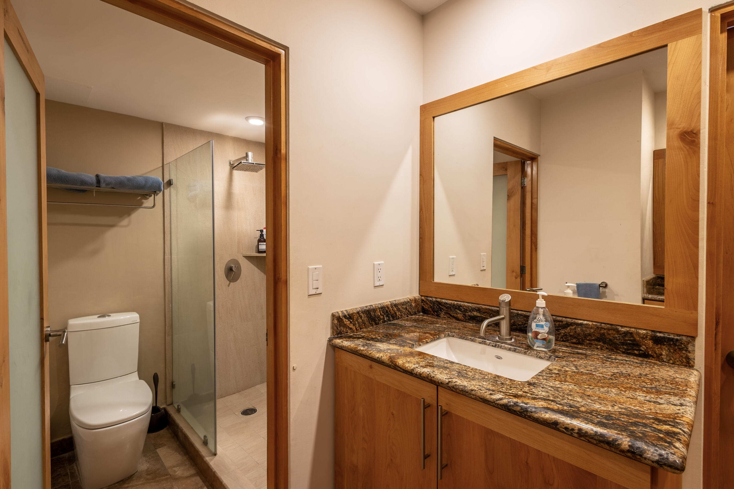 Plaza Calafia, Cabo Corridor