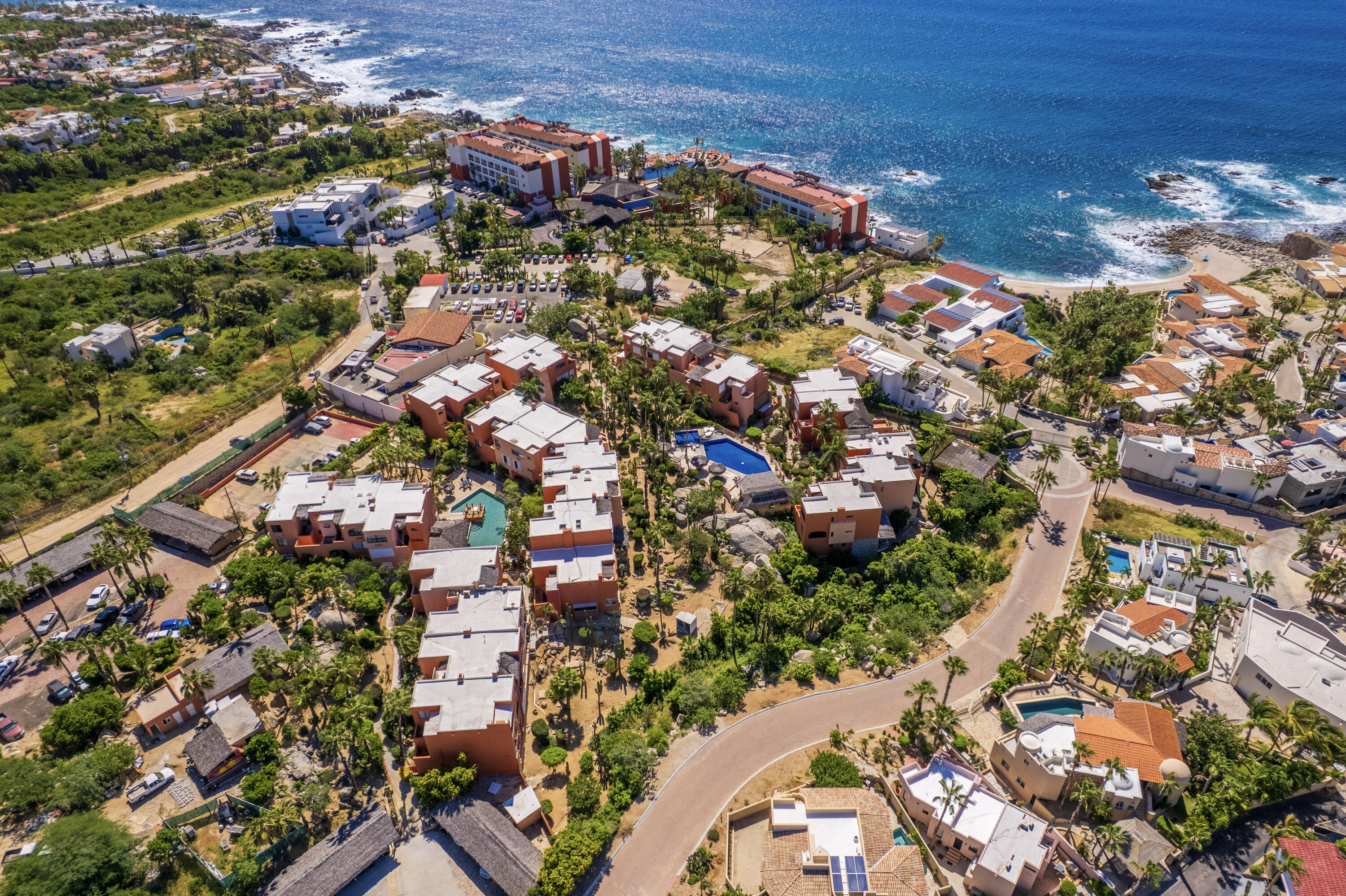 Plaza Calafia, Cabo Corridor