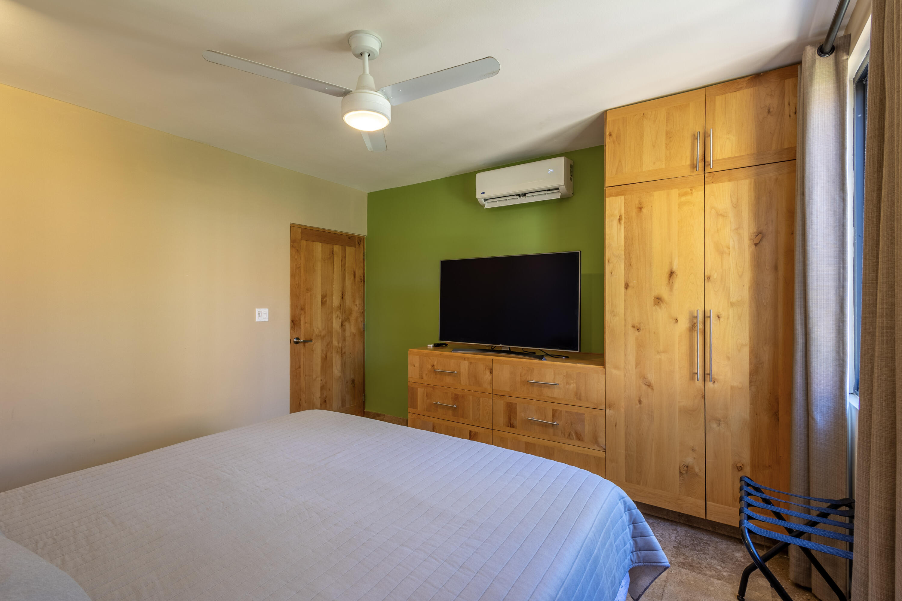 Plaza Calafia, Cabo Corridor