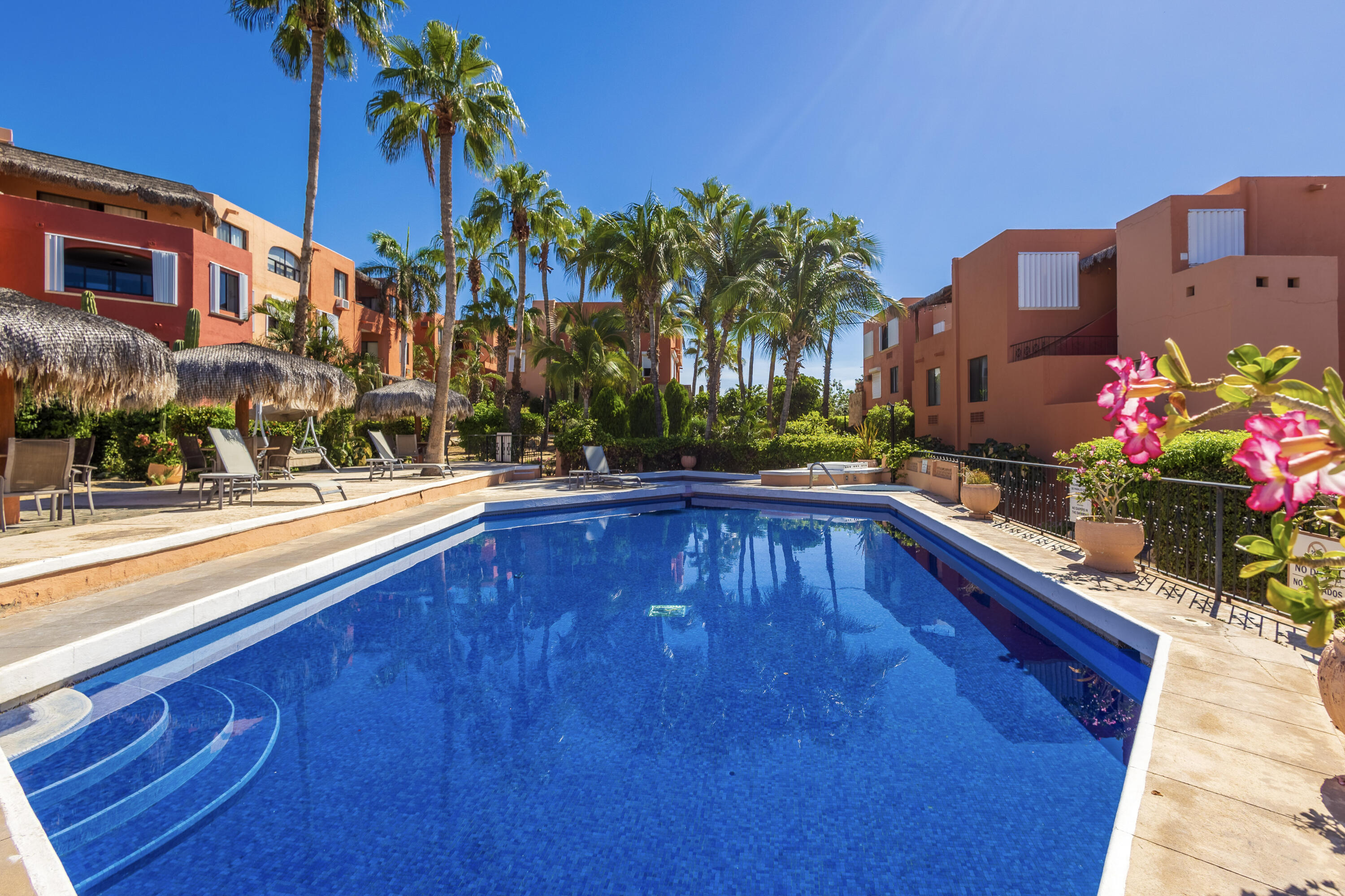 Plaza Calafia, Cabo Corridor