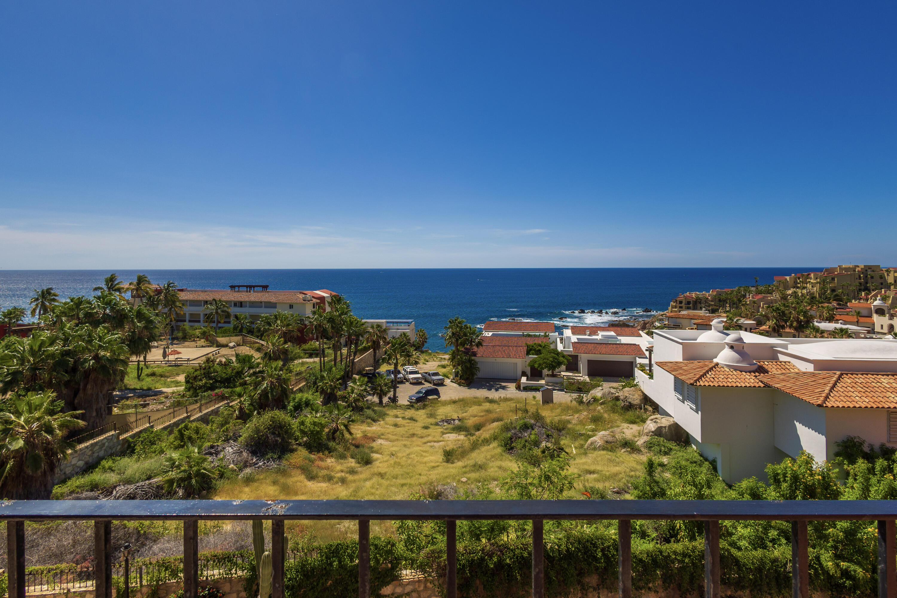 Plaza Calafia, Cabo Corridor