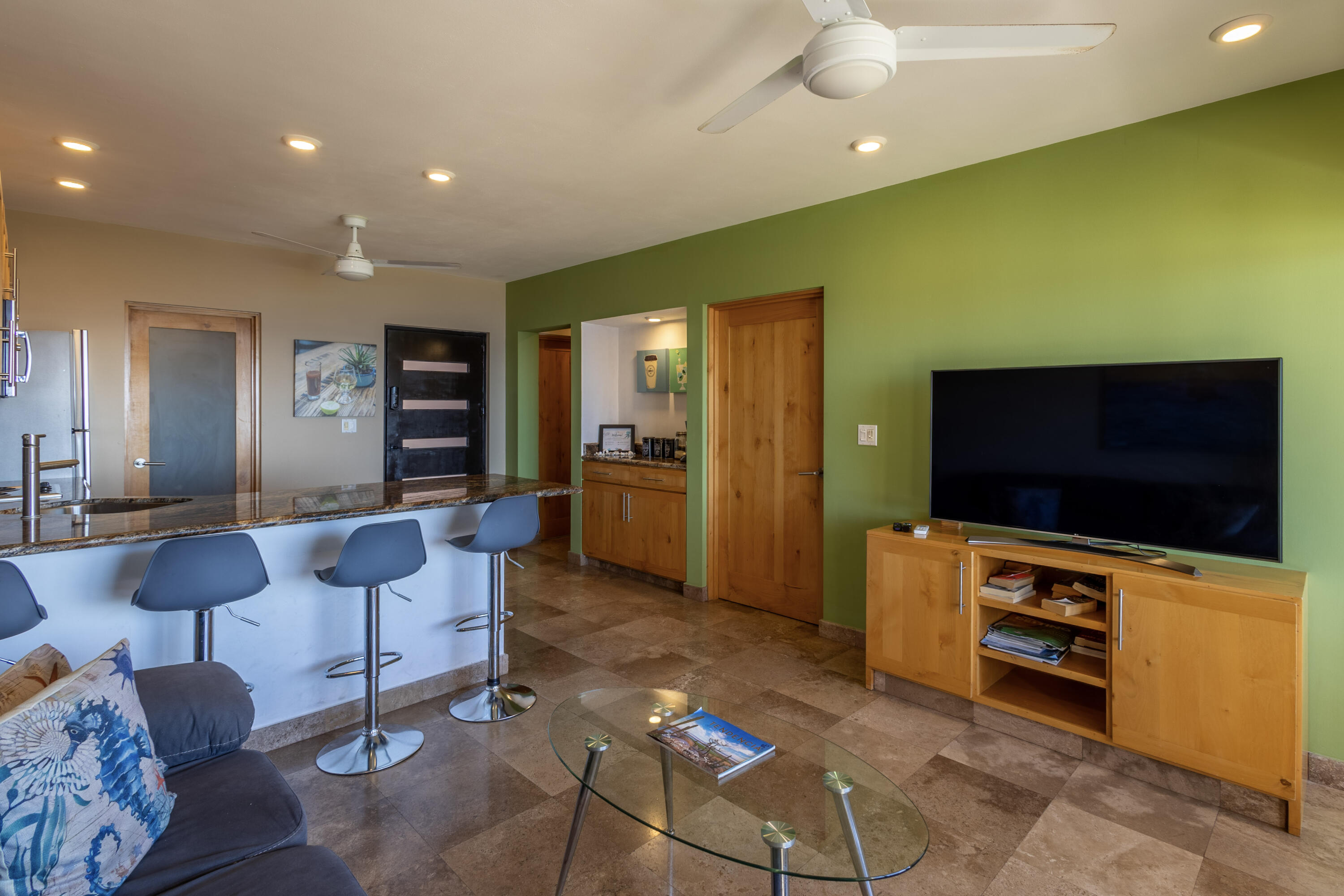 Plaza Calafia, Cabo Corridor