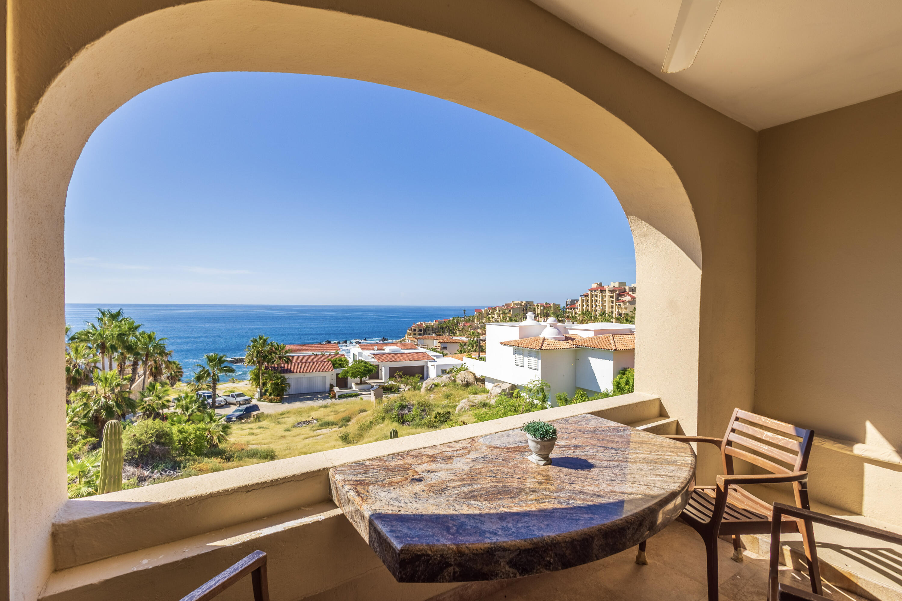 Plaza Calafia, Cabo Corridor