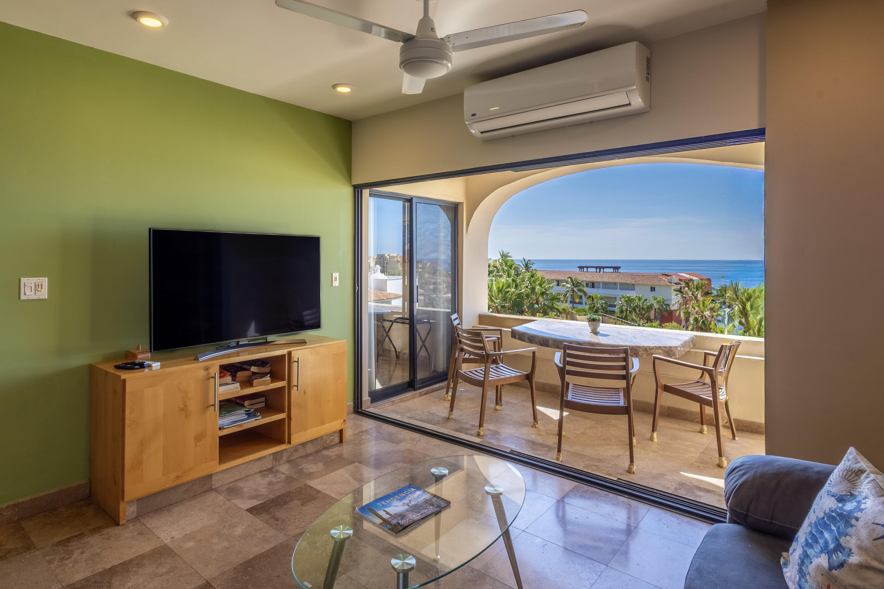 Plaza Calafia, Cabo Corridor