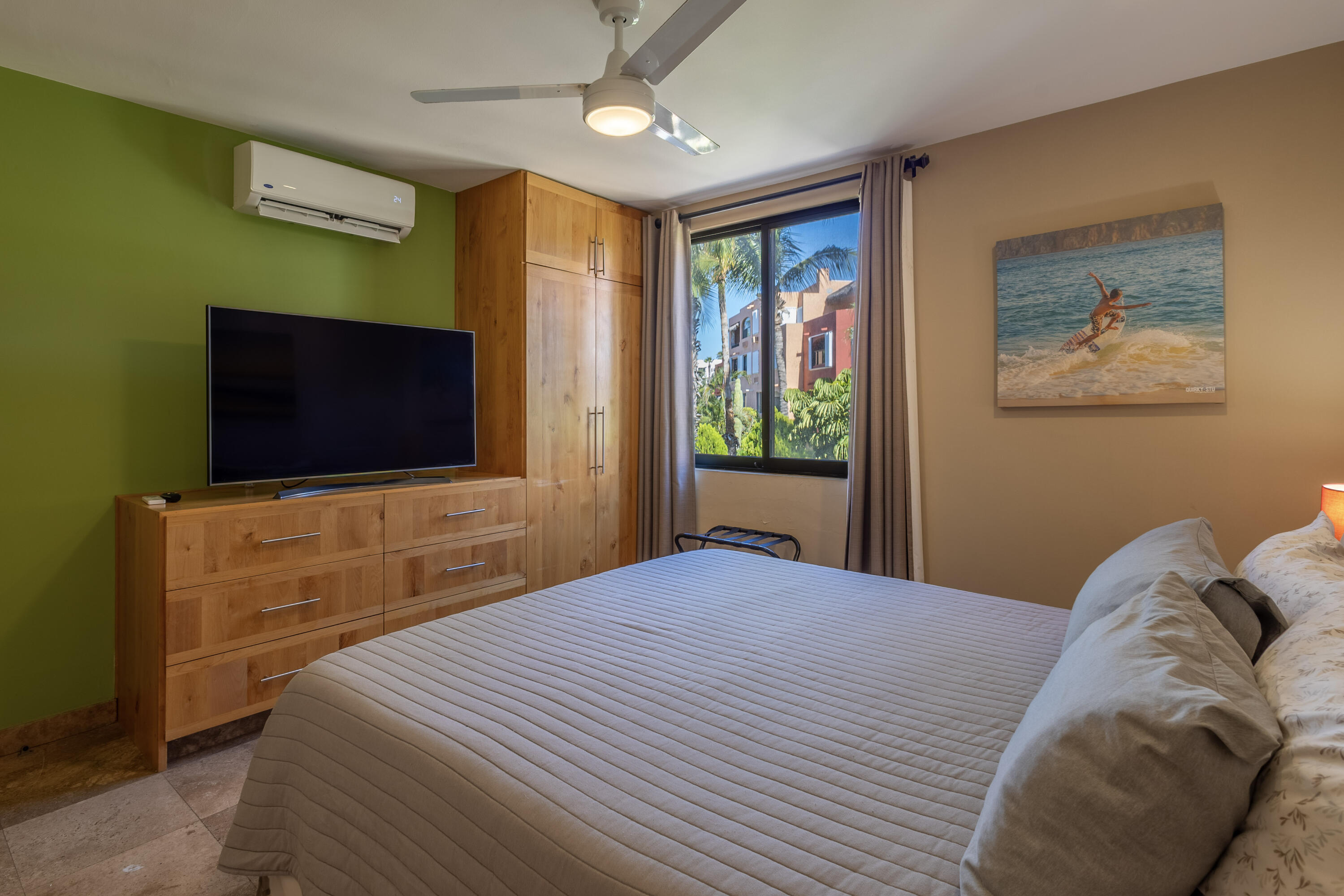 Plaza Calafia, Cabo Corridor