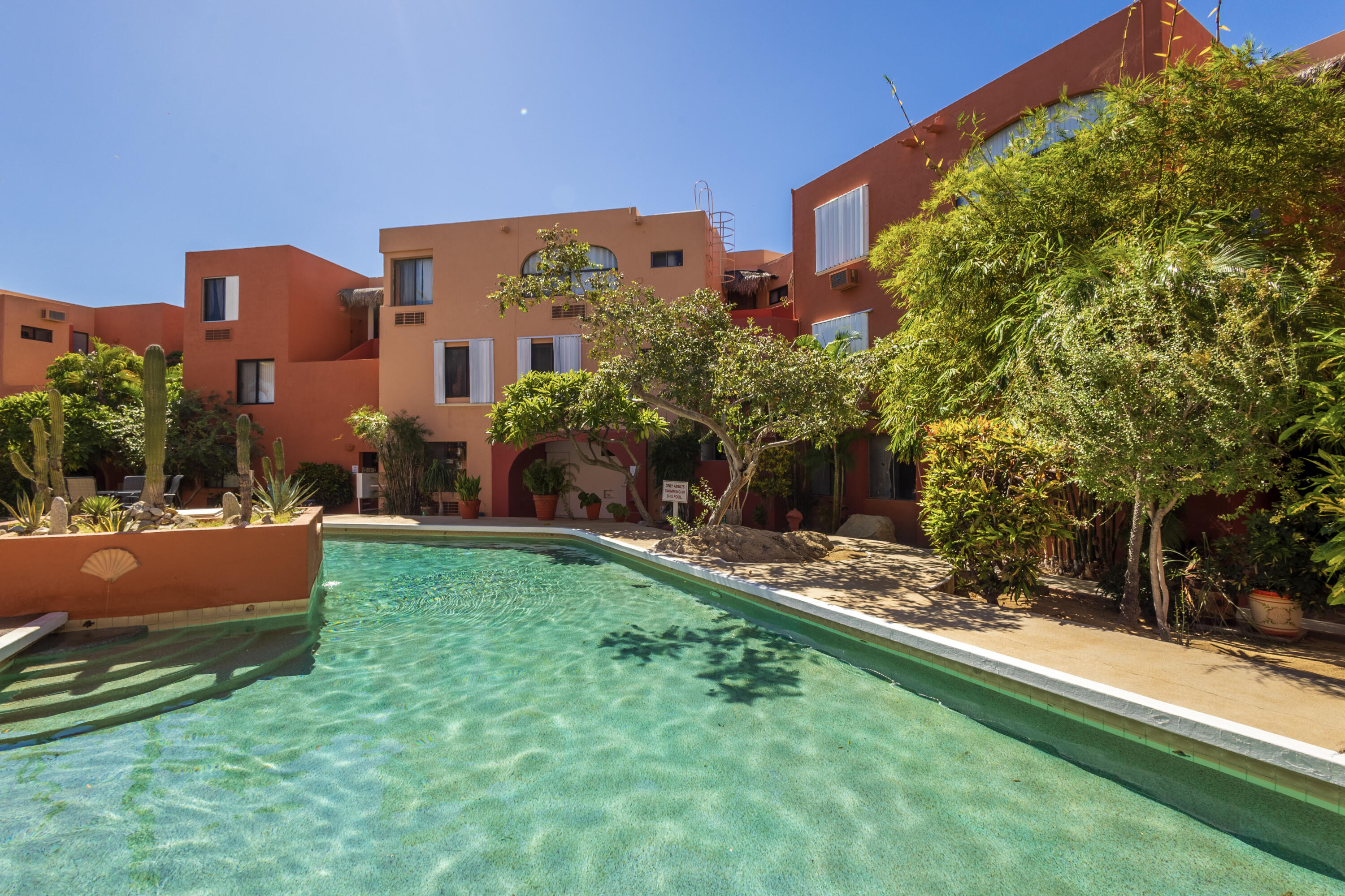 Plaza Calafia, Cabo Corridor