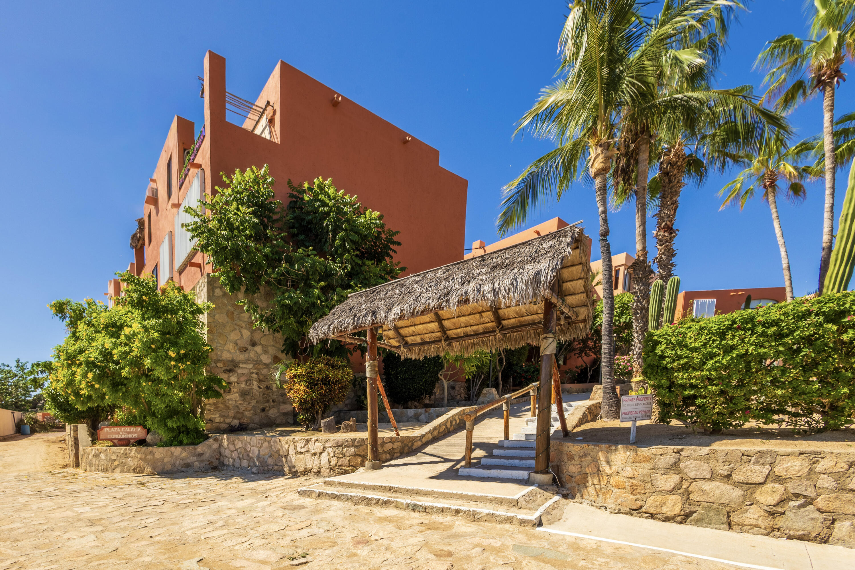 Plaza Calafia, Cabo Corridor