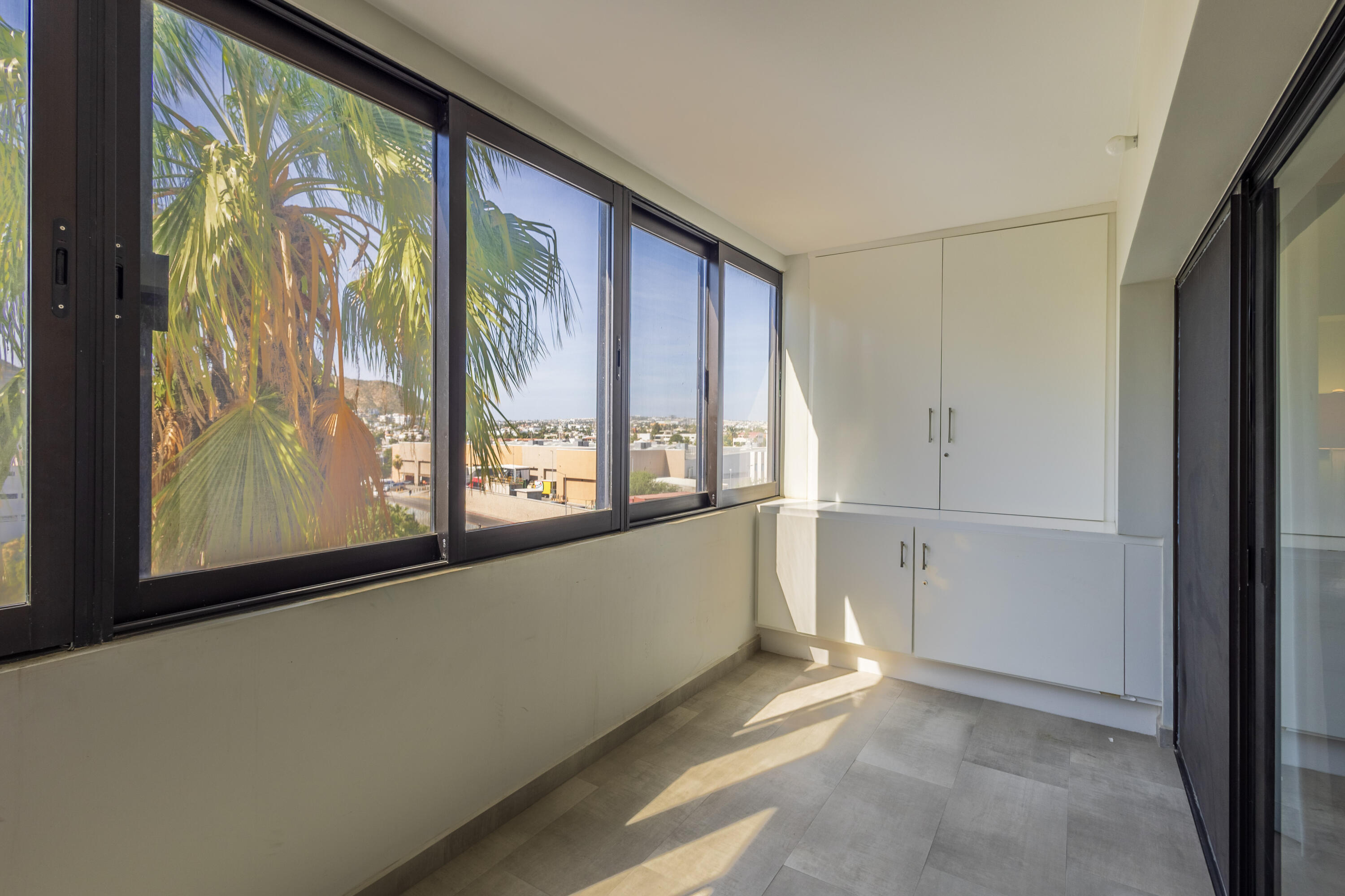 P.º De La Marina, Marina Sol