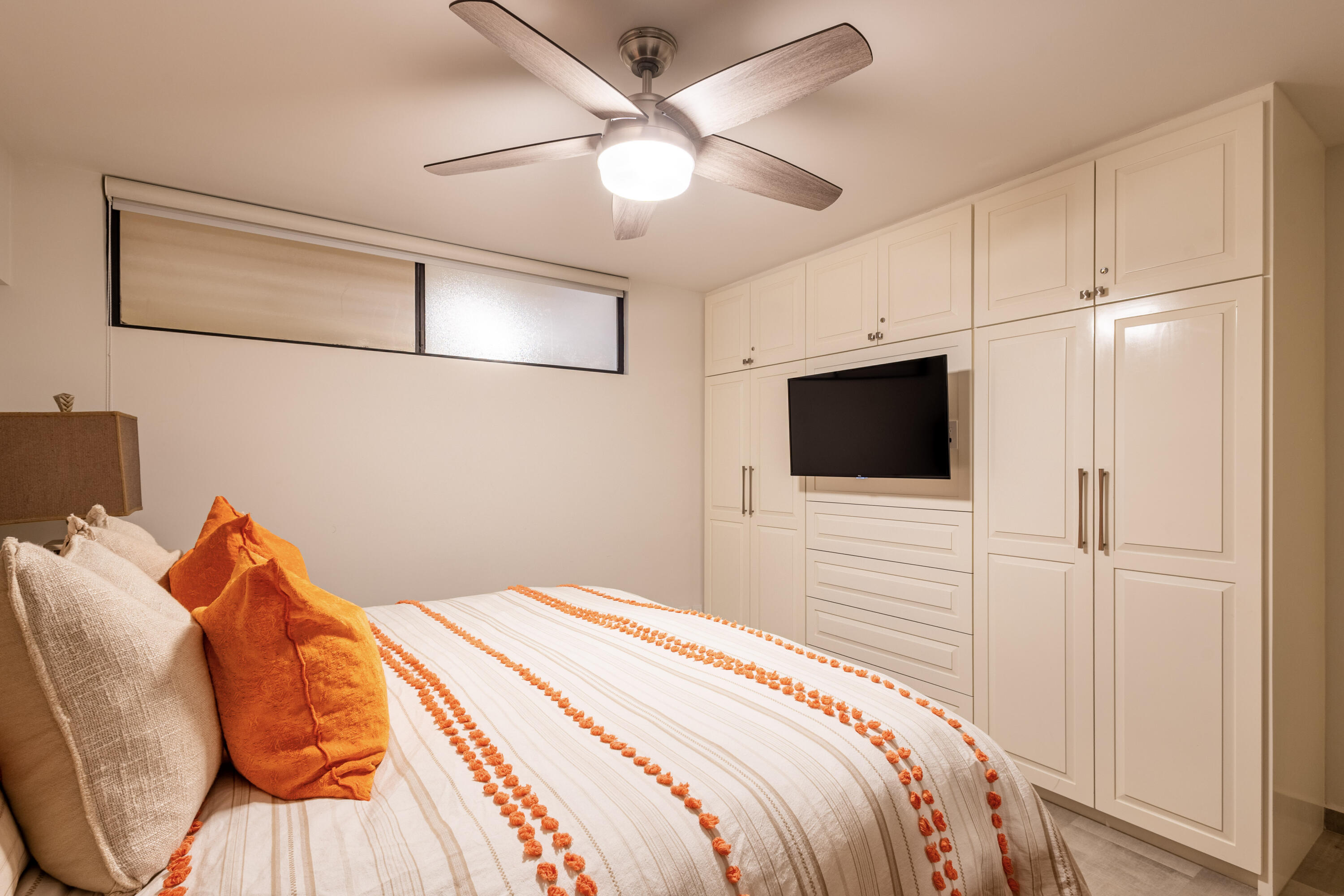 P.º De La Marina, Marina Sol