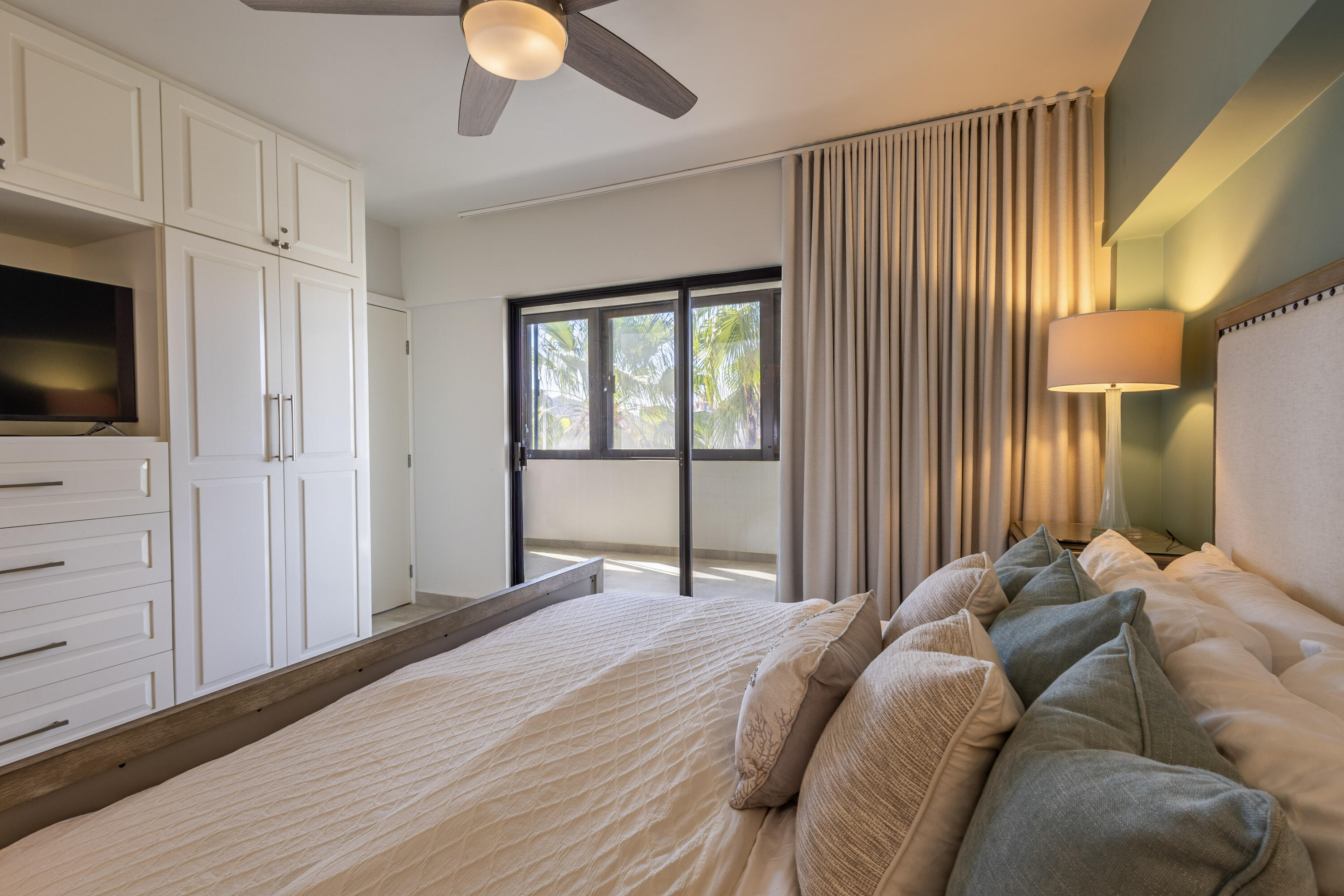 P.º De La Marina, Marina Sol