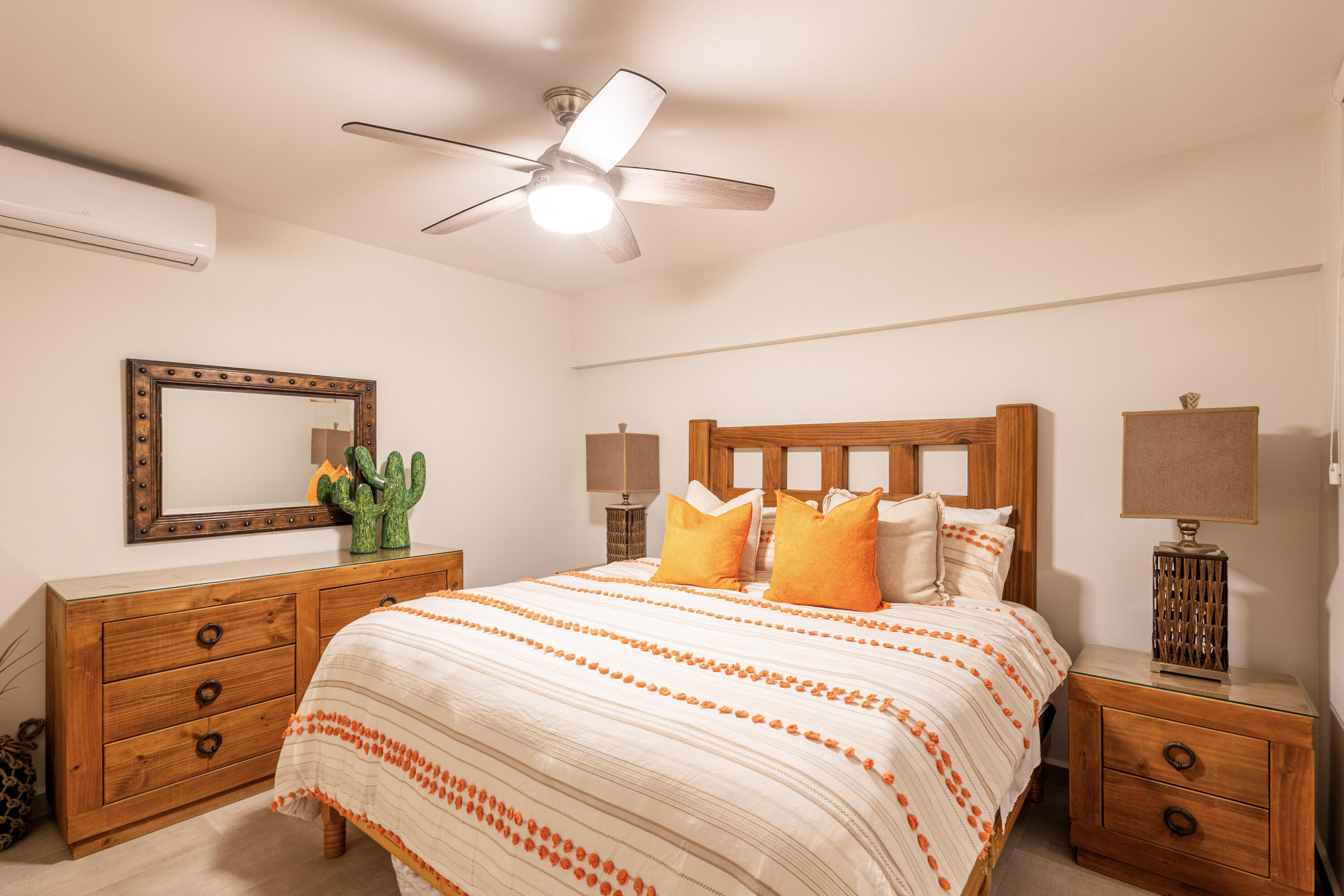 P.º De La Marina, Marina Sol